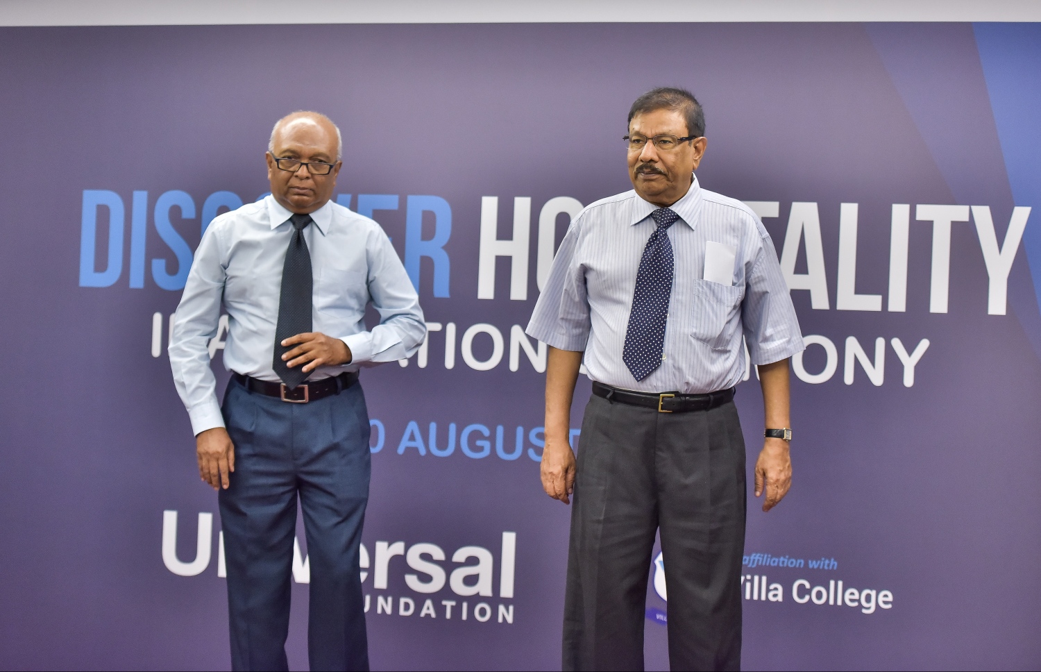 މާލެ: އޮގަސްޓް 20، 2017: ޒުވާނުން ފަތުރުވެރިކަމުގެ ދާއިރާއަށް ތައްޔާރު ކުރަން ޔުނިވާސަލް ފައުންޑޭޝަނުން ވިލާ ކޮލެޖާ ގުޅިގެން ހޮޓެލް ޖެންގައި ބޭއްވި ރަސްމިއްޔާތުގައި ޔުނިވާސަލްގެ ޗެއާމަން އުމަރު މަނިކު(ކ) ބައިވެރިވެ ވަޑައިގަންނަވަނީ-- މިހާރު ފޮޓޯޯ: ނިޝާން އަލީ