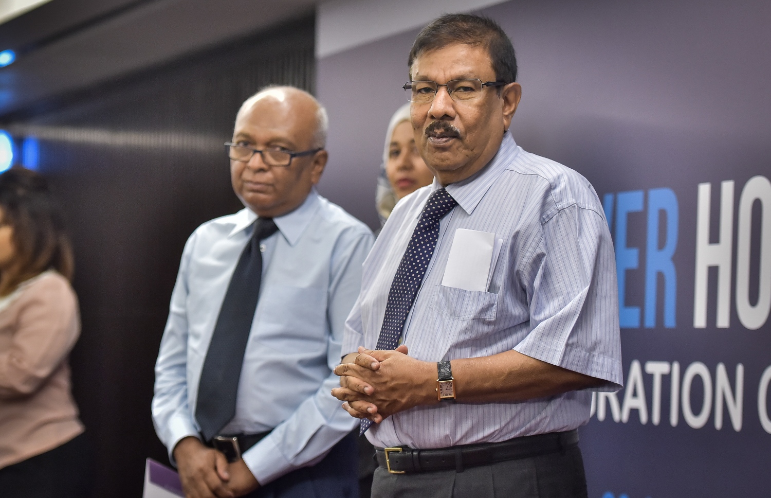 މާލެ: އޮގަސްޓް 20، 2017: ޒުވާނުން ފަތުރުވެރިކަމުގެ ދާއިރާއަށް ތައްޔާރު ކުރަން ޔުނިވާސަލް ފައުންޑޭޝަނުން ވިލާ ކޮލެޖާ ގުޅިގެން ހޮޓެލް ޖެންގައި ބޭއްވި ރަސްމިއްޔާތުގައި ޔުނިވާސަލްގެ ޗެއާމަން އުމަރު މަނިކު(ކ) ބައިވެރިވެ ވަޑައިގަންނަވަނީ-- މިހާރު ފޮޓޯޯ: ނިޝާން އަލީ