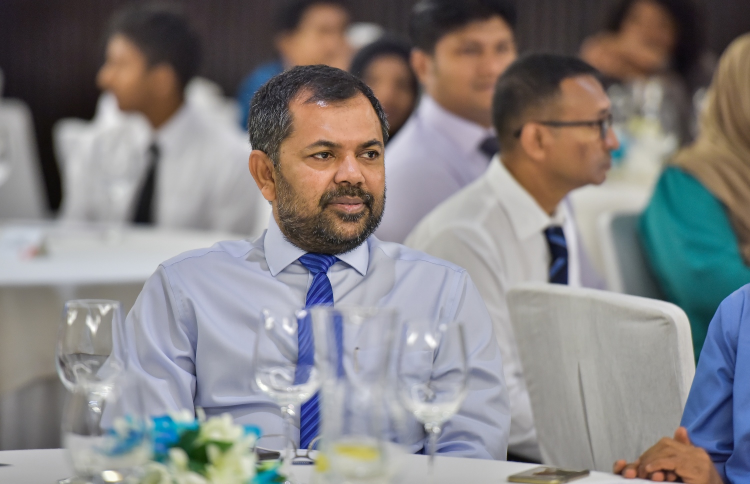 މާލެ: އޮގަސްޓް 20، 2017: ޒުވާނުން ފަތުރުވެރިކަމުގެ ދާއިރާއަށް ތައްޔާރު ކުރަން ޔުނިވާސަލް ފައުންޑޭޝަނުން ވިލާ ކޮލެޖާ ގުޅިގެން ހޮޓެލް ޖެންގައި ބޭއްވި ރަސްމިއްޔާތުގައި ޓޫރިޒަމް މިނިސްޓަރު މޫސާ ޒަމީރު ބައިވެރިވެ ވަޑައިގަންނަވަނީ-- މިހާރު ފޮޓޯޯ: ނިޝާން އަލީ