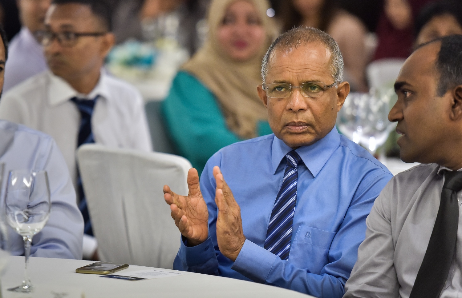 މާލެ: އޮގަސްޓް 20، 2017: ޒުވާނުން ފަތުރުވެރިކަމުގެ ދާއިރާއަށް ތައްޔާރު ކުރަން ޔުނިވާސަލް ފައުންޑޭޝަނުން ވިލާ ކޮލެޖާ ގުޅިގެން ހޮޓެލް ޖެންގައި ބޭއްވި ރަސްމިއްޔާތުގައި ޔުނިވާސަލްގެ ބައެއް އިސްވެރިން ބައިވެރިވެ ވަޑައިގަންނަވަނީ-- މިހާރު ފޮޓޯޯ: ނިޝާން އަލީ