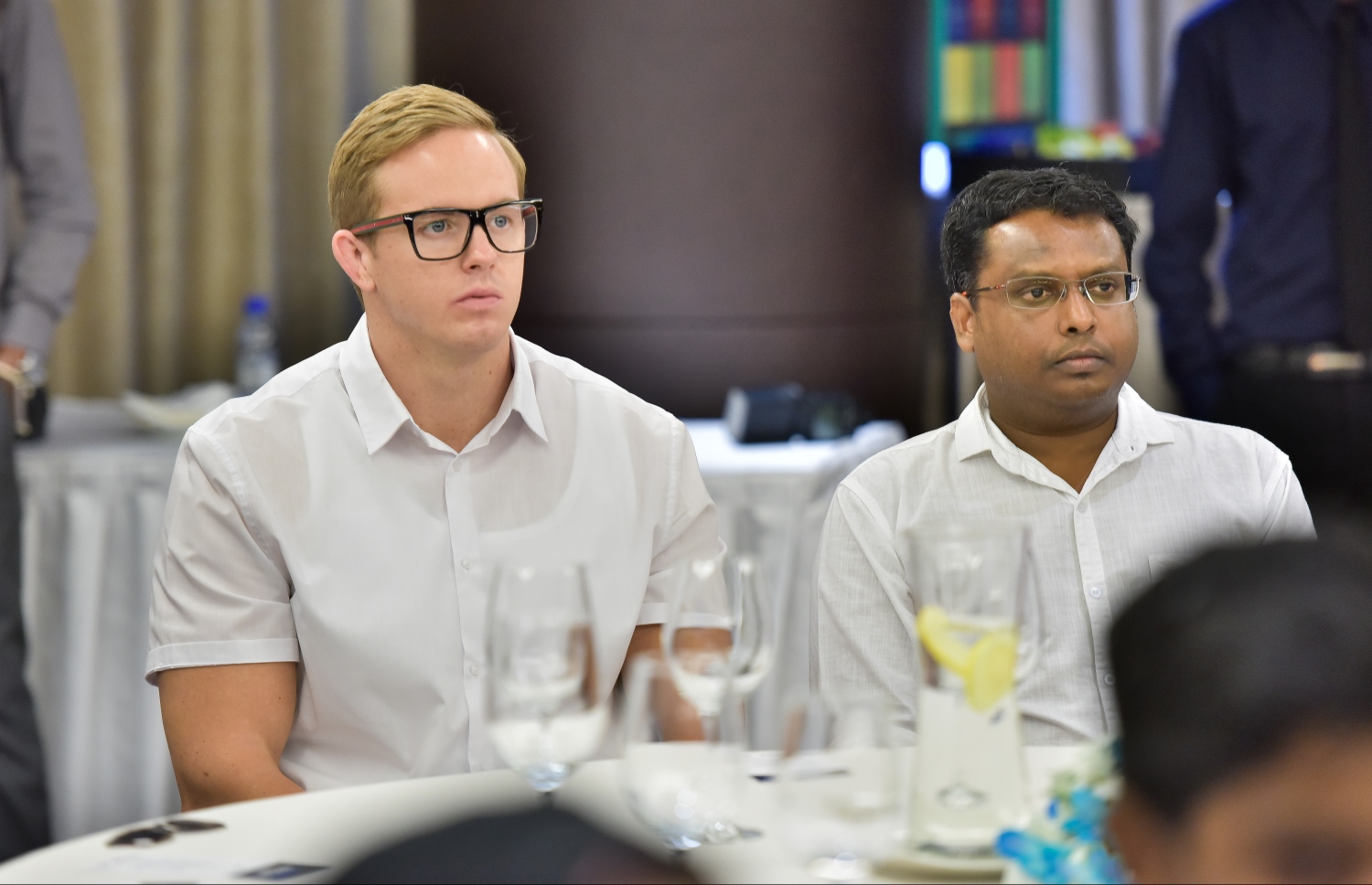 މާލެ: އޮގަސްޓް 20، 2017: ޒުވާނުން ފަތުރުވެރިކަމުގެ ދާއިރާއަށް ތައްޔާރު ކުރަން ޔުނިވާސަލް ފައުންޑޭޝަނުން ވިލާ ކޮލެޖާ ގުޅިގެން ހޮޓެލް ޖެންގައި ބޭއްވި ރަސްމިއްޔާތުގެ ތެރެއިން-- މިހާރު ފޮޓޯޯ: ނިޝާން އަލީ