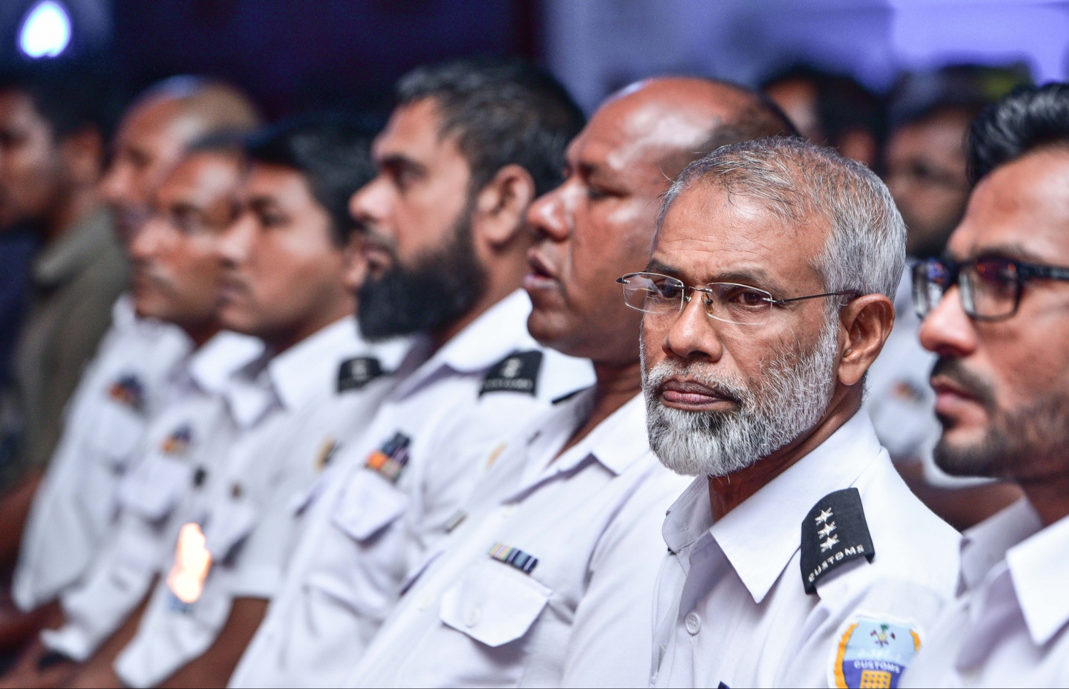 މާލެ: އޮގަސްޓް 20، 2017- ކަސްޓަމްސްގެ 127 ވަނަ އަހަރީ ދުވަހުގެ މުނާސަބަތުގައި ބޭއްވި ޚާއްސަ ޖަލްސާގައި ބައެއް އޮފިސަރުން ބައިވެރިވެވަޑައިގަންނަވަނީ.---މިހާރު ފޮޓޯ: ހުސެއިން ވަހީދު