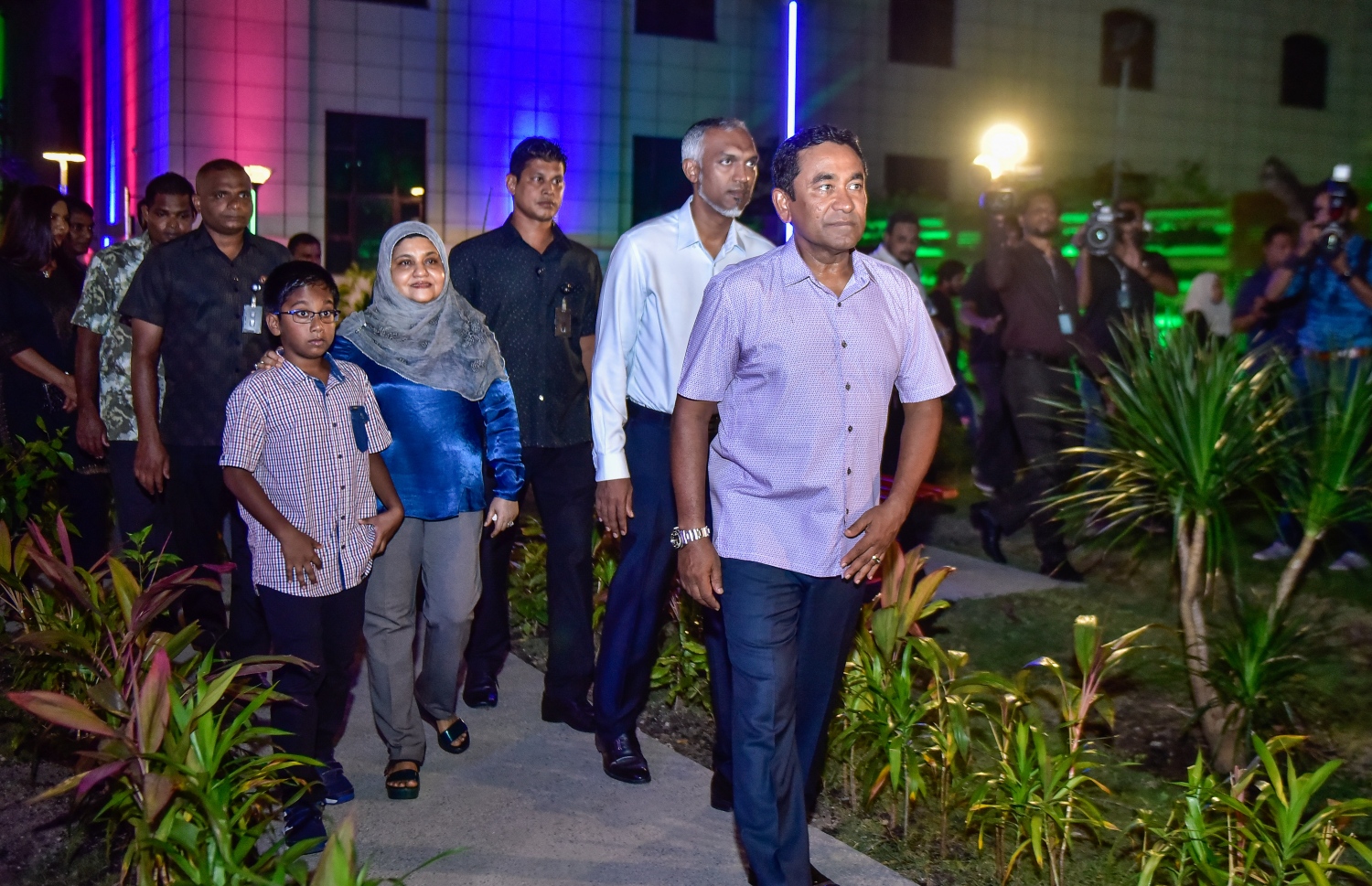 މާލެ: އޮގަސްޓް 21، 2017- ސަލްޓަން ޕާކް ތަރައްގީކޮށް "ރަސްރަނި" ބަގީޗާ ގެ ނަމުގައި ބޮޑެތި ބަދަލުތަކާ އެކު އަލުން ހުޅުއްވައި ދެއްވުމަށް ފަހު ރައީސް ޔާމީން އެތަން ބައްލަވާލައްވަނީ: މިތަން މިހާރު ޒަމާނީ ފެންވަރަށް ބަދަލުކޮށް ކުޑަކުދިންނާއި ބޮޑެތި މީހުންނާ ގުޅޭ ކަންކަން ވެސް ވަނީ ފަހިކޮށްދީފައި.---މިހާރު ފޮޓޯ: ނިޝާން އަލީ