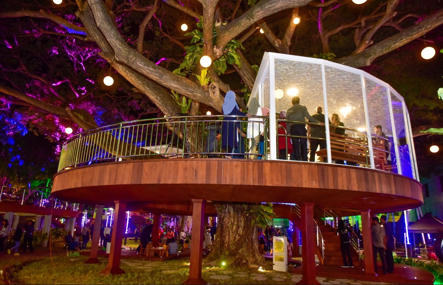 މާލެ: އޮގަސްޓް 21، 2017- ސަލްޓަން ޕާކް ތަރައްގީކޮށް "ރަސްރަނި" ބަގީޗާ ގެ ނަމުގައި ބޮޑެތި ބަދަލުތަކާ އެކު އަލުން ހުޅުވުން: މިތަން މިހާރު ޒަމާނީ ފެންވަރަށް ބަދަލުކޮށް ކުޑަކުދިންނާއި ބޮޑެތި މީހުންނާ ގުޅޭ ކަންކަން ވެސް ވަނީ ފަހިކޮށްދީފައި.---މިހާރު ފޮޓޯ: ނިޝާން އަލީ