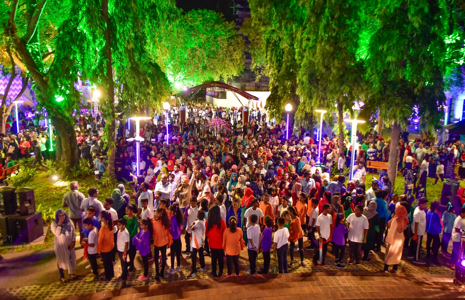 މާލެ: އޮގަސްޓް 21، 2017- ސަލްޓަން ޕާކް ތަރައްގީކޮށް "ރަސްރަނި" ބަގީޗާ ގެ ނަމުގައި ބޮޑެތި ބަދަލުތަކާ އެކު އަލުން ހުޅުވުމަށް ބޭއްވި ރަސްމިއްޔާތު: މިތަން މިހާރު ޒަމާނީ ފެންވަރަށް ބަދަލުކޮށް ކުޑަކުދިންނާއި ބޮޑެތި މީހުންނާ ގުޅޭ ކަންކަން ވެސް ވަނީ ފަހިކޮށްދީފައި.---މިހާރު ފޮޓޯ: ނިޝާން އަލީ