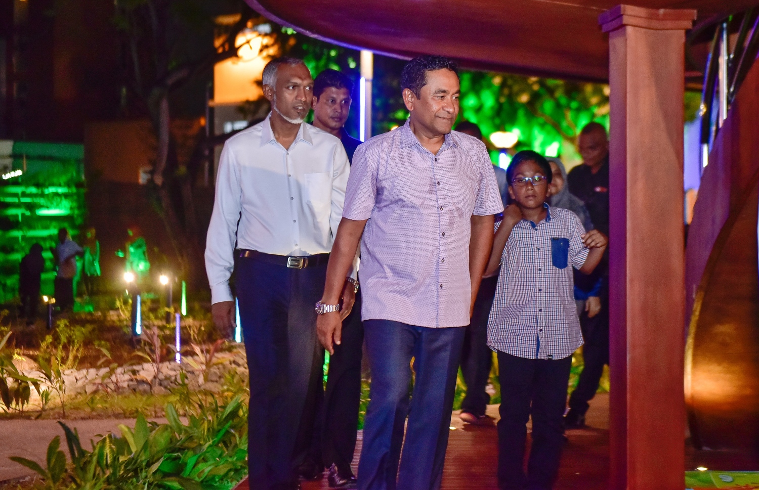 މާލެ: އޮގަސްޓް 21، 2017- ސަލްޓަން ޕާކް ތަރައްގީކޮށް "ރަސްރަނި" ބަގީޗާ ގެ ނަމުގައި ބޮޑެތި ބަދަލުތަކާ އެކު އަލުން ހުޅުއްވައި ދެއްވުމަށް ފަހު ރައީސް ޔާމީން އެތަން ބައްލަވާލައްވަނީ: މިތަން މިހާރު ޒަމާނީ ފެންވަރަށް ބަދަލުކޮށް ކުޑަކުދިންނާއި ބޮޑެތި މީހުންނާ ގުޅޭ ކަންކަން ވެސް ވަނީ ފަހިކޮށްދީފައި.---މިހާރު ފޮޓޯ: ނިޝާން އަލީ