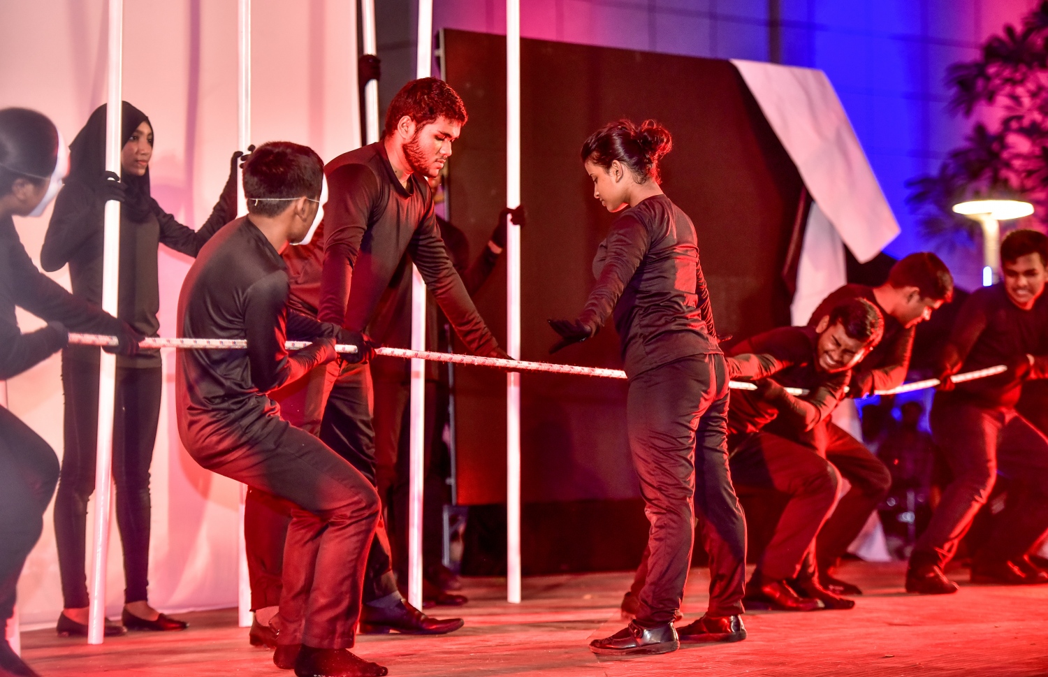 މާލެ: އޮގަސްޓް 21، 2017- ސަލްޓަން ޕާކް ތަރައްގީކޮށް "ރަސްރަނި" ބަގީޗާ ގެ ނަމުގައި ބޮޑެތި ބަދަލުތަކާ އެކު އަލުން ހުޅުވުމަށް ބޭއްވި ރަސްމިއްޔާތުގައި މުނިފޫހިފިލުވުމުގެ އައިޓަމެއް ހުށަހަޅައިދެނީ: މިތަން މިހާރު ޒަމާނީ ފެންވަރަށް ބަދަލުކޮށް ކުޑަކުދިންނާއި ބޮޑެތި މީހުންނާ ގުޅޭ ކަންކަން ވެސް ވަނީ ފަހިކޮށްދީފައި.---މިހާރު ފޮޓޯ: ނިޝާން އަލީ