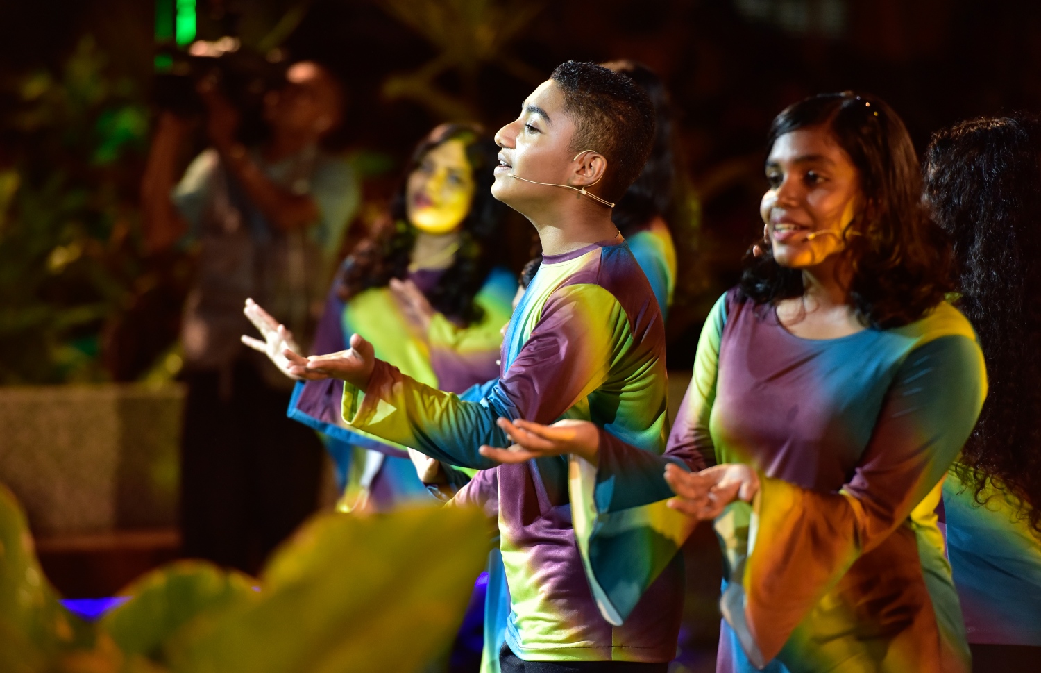 މާލެ: އޮގަސްޓް 21، 2017- ސަލްޓަން ޕާކް ތަރައްގީކޮށް "ރަސްރަނި" ބަގީޗާ ގެ ނަމުގައި ބޮޑެތި ބަދަލުތަކާ އެކު އަލުން ހުޅުވުމަށް ބޭއްވި ރަސްމިއްޔާތުގައި މުނިފޫހިފިލުވުމުގެ އައިޓަމެއް ހުށަހަޅައިދެނީ: މިތަން މިހާރު ޒަމާނީ ފެންވަރަށް ބަދަލުކޮށް ކުޑަކުދިންނާއި ބޮޑެތި މީހުންނާ ގުޅޭ ކަންކަން ވެސް ވަނީ ފަހިކޮށްދީފައި.---މިހާރު ފޮޓޯ: ނިޝާން އަލީ