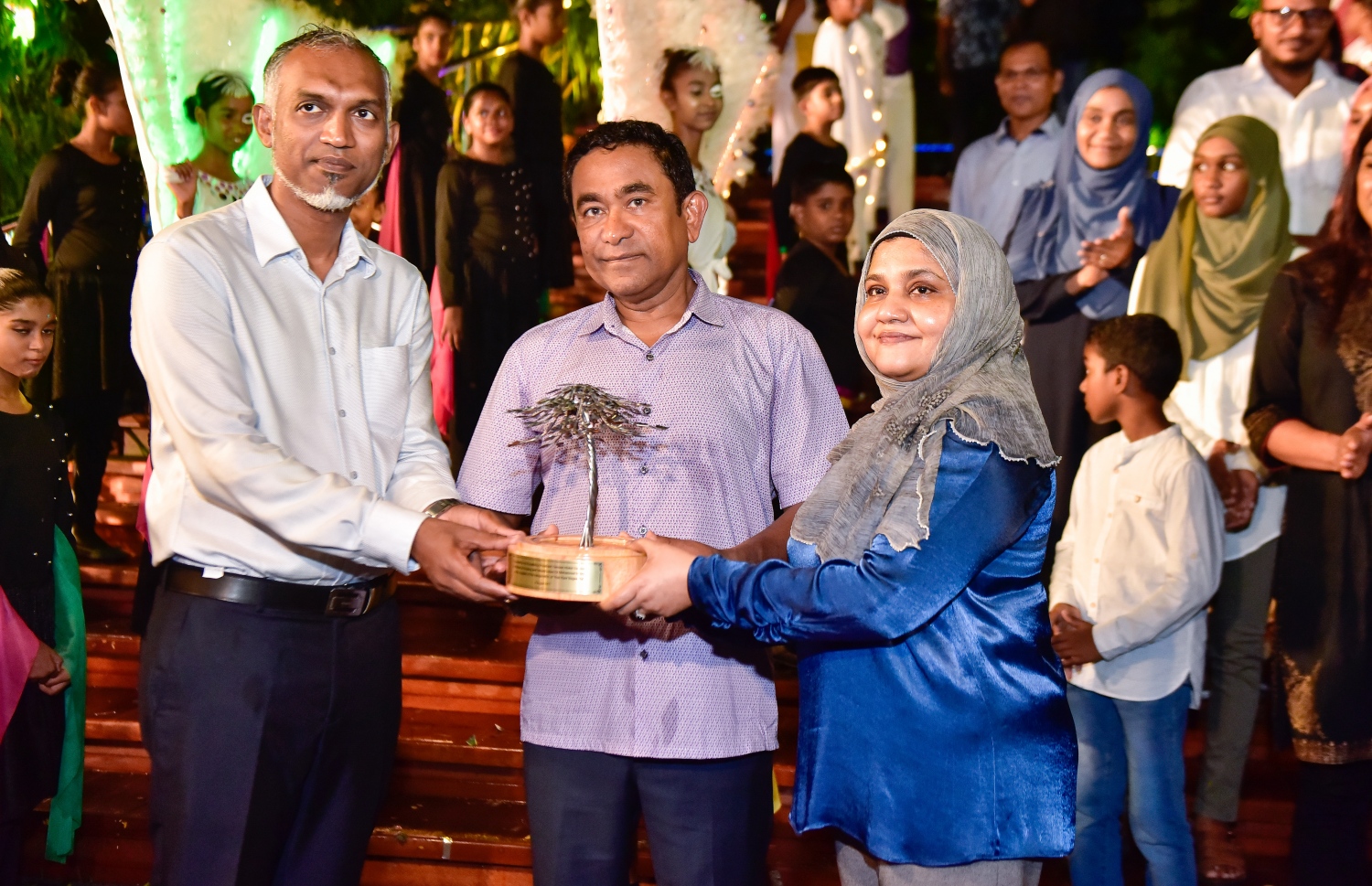 މާލެ: އޮގަސްޓް 21، 2017- ސަލްޓަން ޕާކް ތަރައްގީކޮށް "ރަސްރަނި" ބަގީޗާ ގެ ނަމުގައި ބޮޑެތި ބަދަލުތަކާ އެކު އަލުން ހުޅުވުން: މިތަން މިހާރު ޒަމާނީ ފެންވަރަށް ބަދަލުކޮށް ކުޑަކުދިންނާއި ބޮޑެތި މީހުންނާ ގުޅޭ ކަންކަން ވެސް ވަނީ ފަހިކޮށްދީފައި.---މިހާރު ފޮޓޯ: ނިޝާން އަލީ