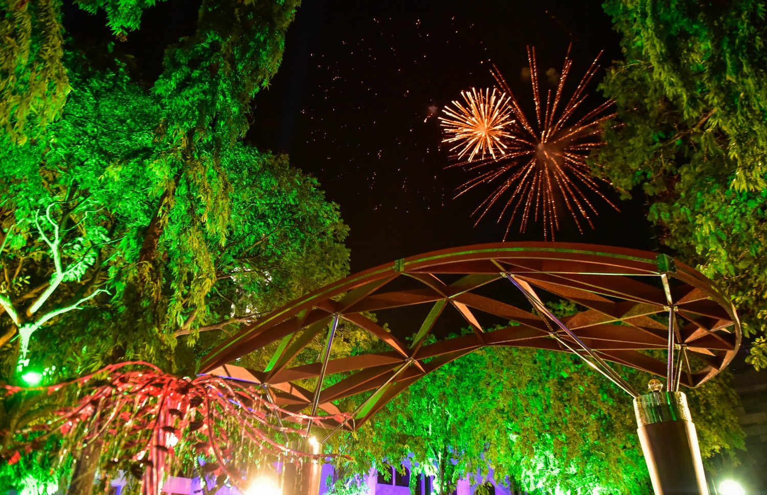 މާލެ: އޮގަސްޓް 21، 2017- ސަލްޓަން ޕާކް ތަރައްގީކޮށް "ރަސްރަނި" ބަގީޗާ ގެ ނަމުގައި ބޮޑެތި ބަދަލުތަކާ އެކު އަލުން ހުޅުވުން: މިތަން މިހާރު ޒަމާނީ ފެންވަރަށް ބަދަލުކޮށް ކުޑަކުދިންނާއި ބޮޑެތި މީހުންނާ ގުޅޭ ކަންކަން ވެސް ވަނީ ފަހިކޮށްދީފައި.---މިހާރު ފޮޓޯ: ނިޝާން އަލީ