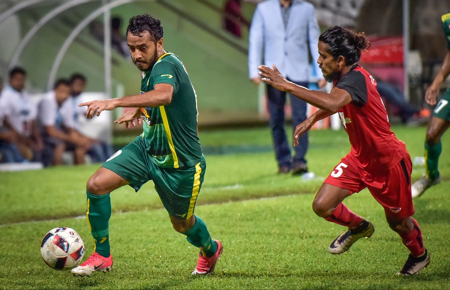 ތިނަދޫގެ މުއްކި (ކ) ކައިރިން މާޒިޔާގެ އީސަ ބޯޅަ ހިފައިގެންދަނީ.-- ފޮޓޯ: ނިޝާން އަލީ/ މިހާރު