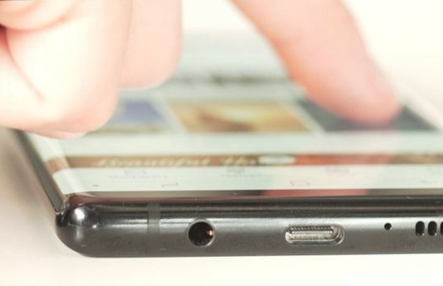 ސެމްސަންގް ނޯޓް 8 ގައި ހެޑްފޯން ޖެކް އިންނާނެ