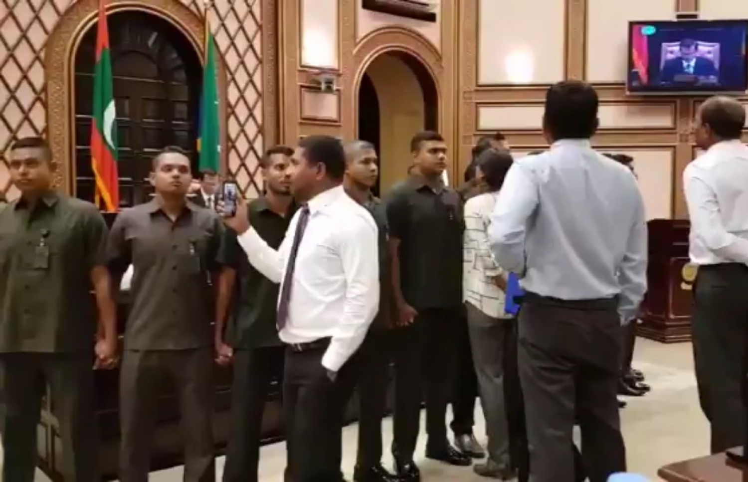 މަޖިލީހުގެ މިއަދުގެ ޖަލްސާގެ ތެރެއިން.