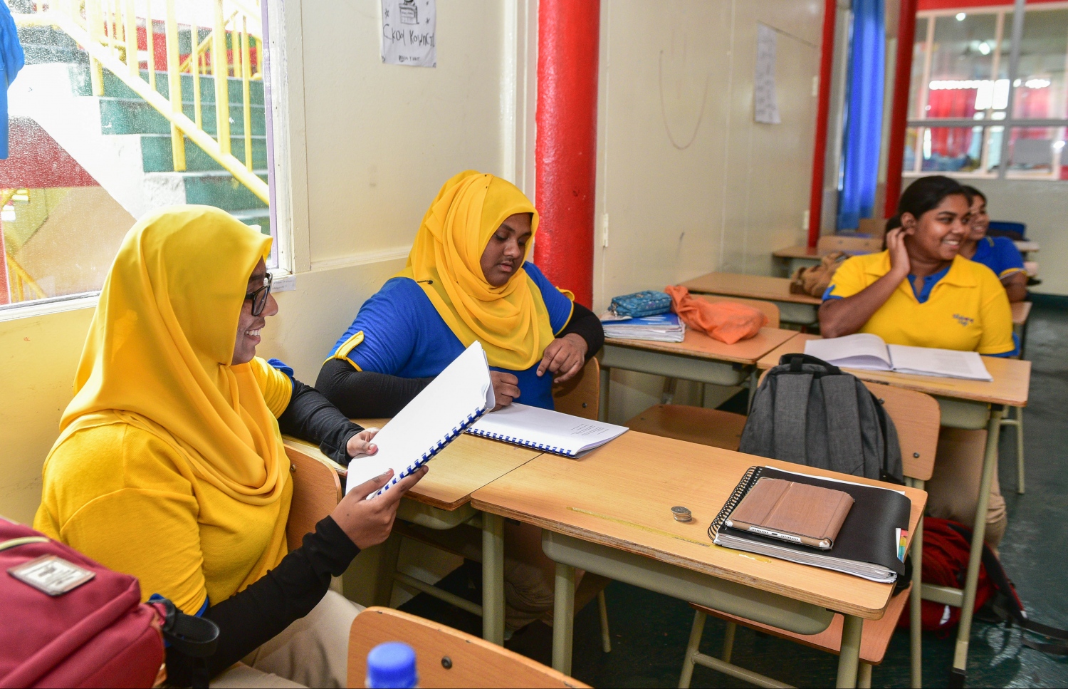 ބިލަބޮންގް ސްކޫލުގެ ދަރިވަރުންތަކެއް ކްލާހުގައި: ކުދިންނަށް ތަފާތު ފުރުސަތުތައް މުހިންމު