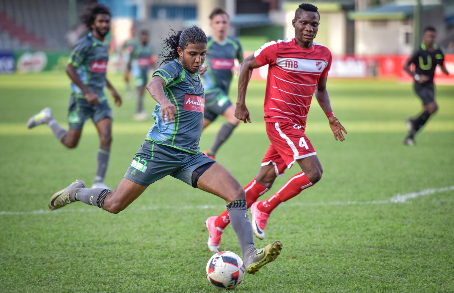 2017 ވަނަ އަހަރުގެ ދިވެހި ޕްރިމިއާ ލީގުގެ މެޗެއްގެ ތެރެއިން ތޮއްޕޭ. -- ފޮޓޯ: މިހާރު