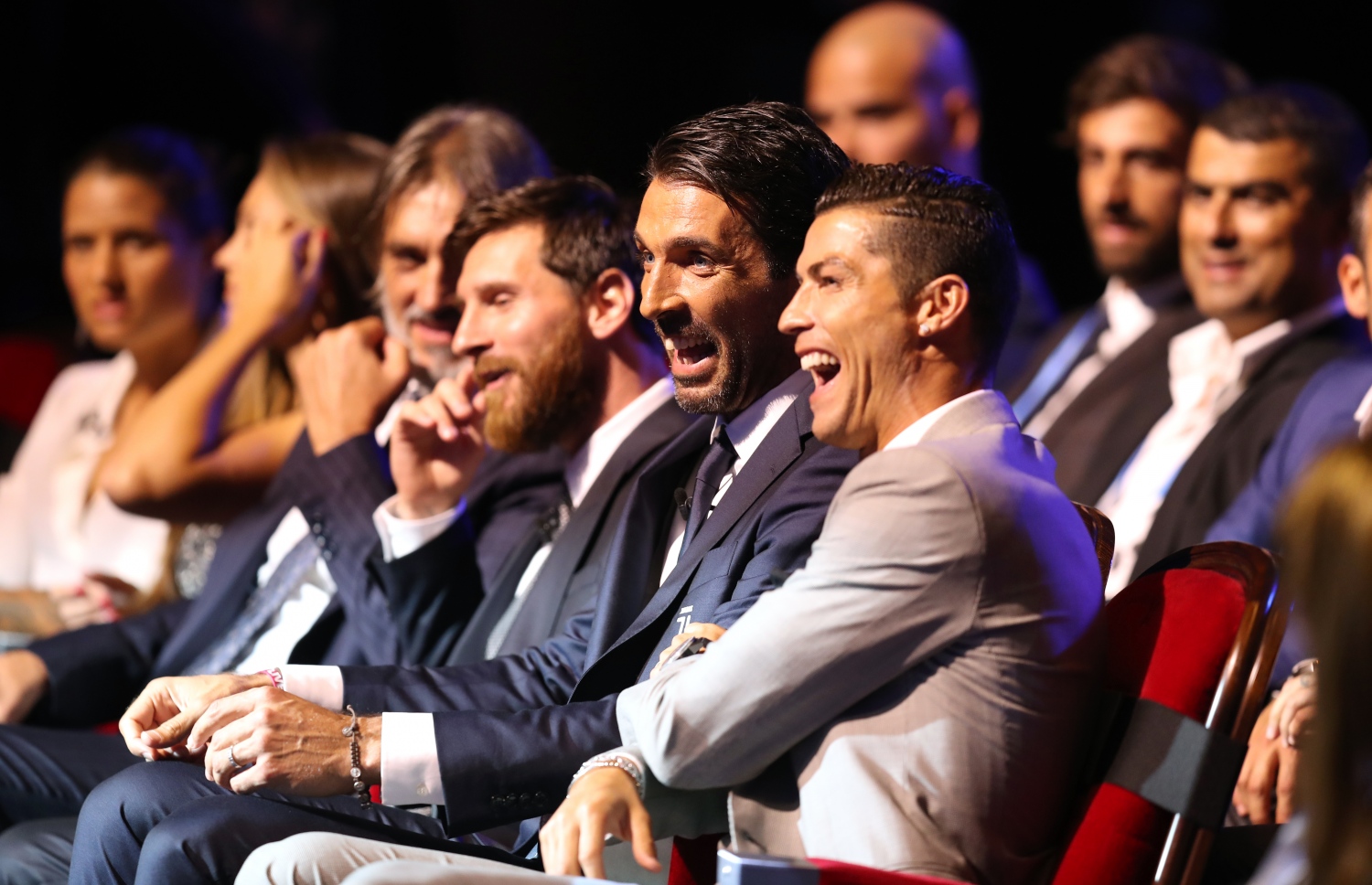 މިރޭގެ ހަފްލާގެ ތެރެއިން ރޮނާލްޑޯ (ކ) ބުފޮން އަދި މެސީ.-- ފޮޓޯ: އޭއެފްޕީ