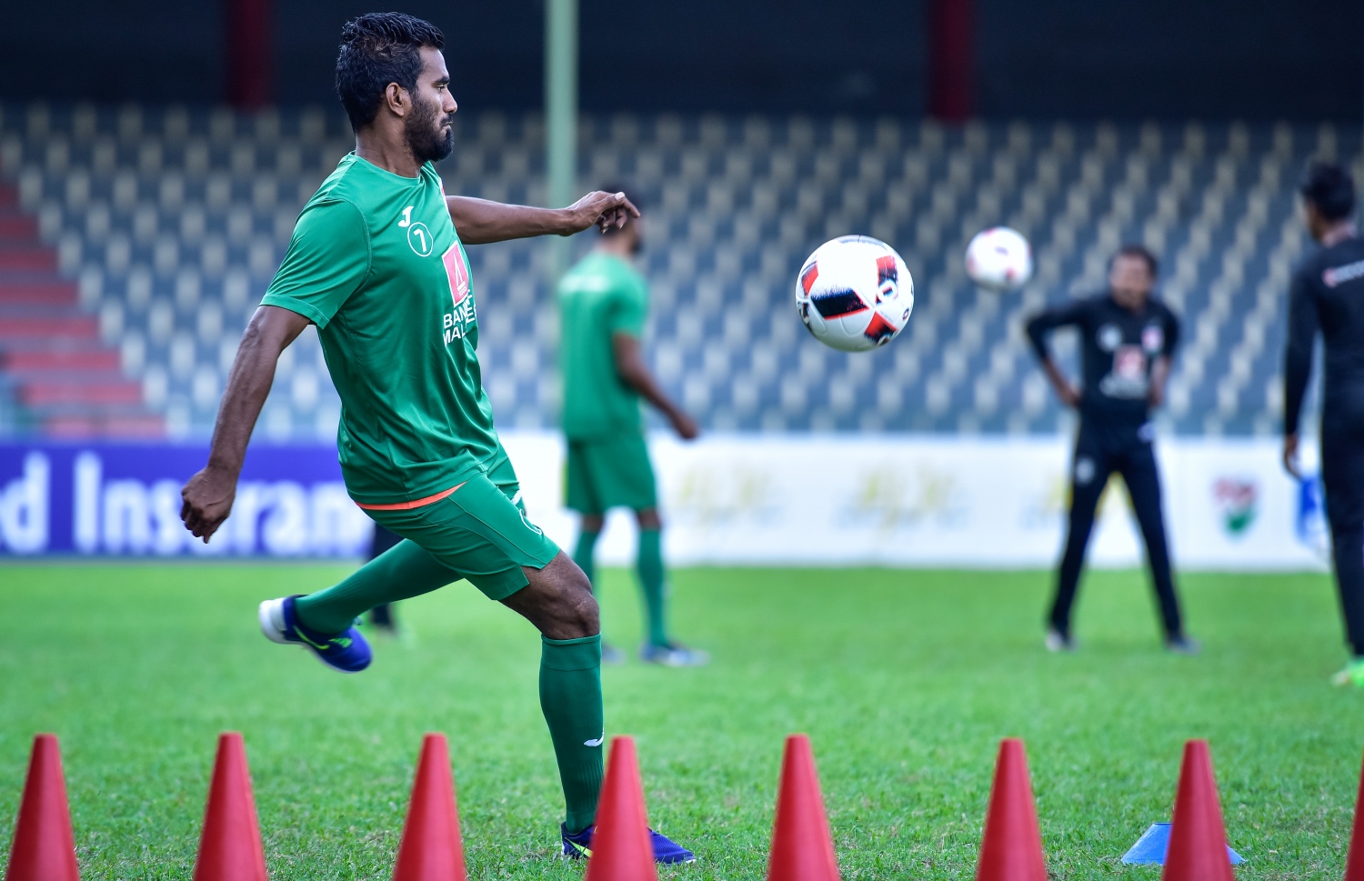 ދަގަނޑޭ އިއްޔެ ޓީމުގެ ފަރިތަކުރުންތަކުގެ ތެރެއިން ބޯޅަ ފޮނުވާލަނީ.-- ފޮޓޯ: ނިޝާން އަލީ/ މިހާރު