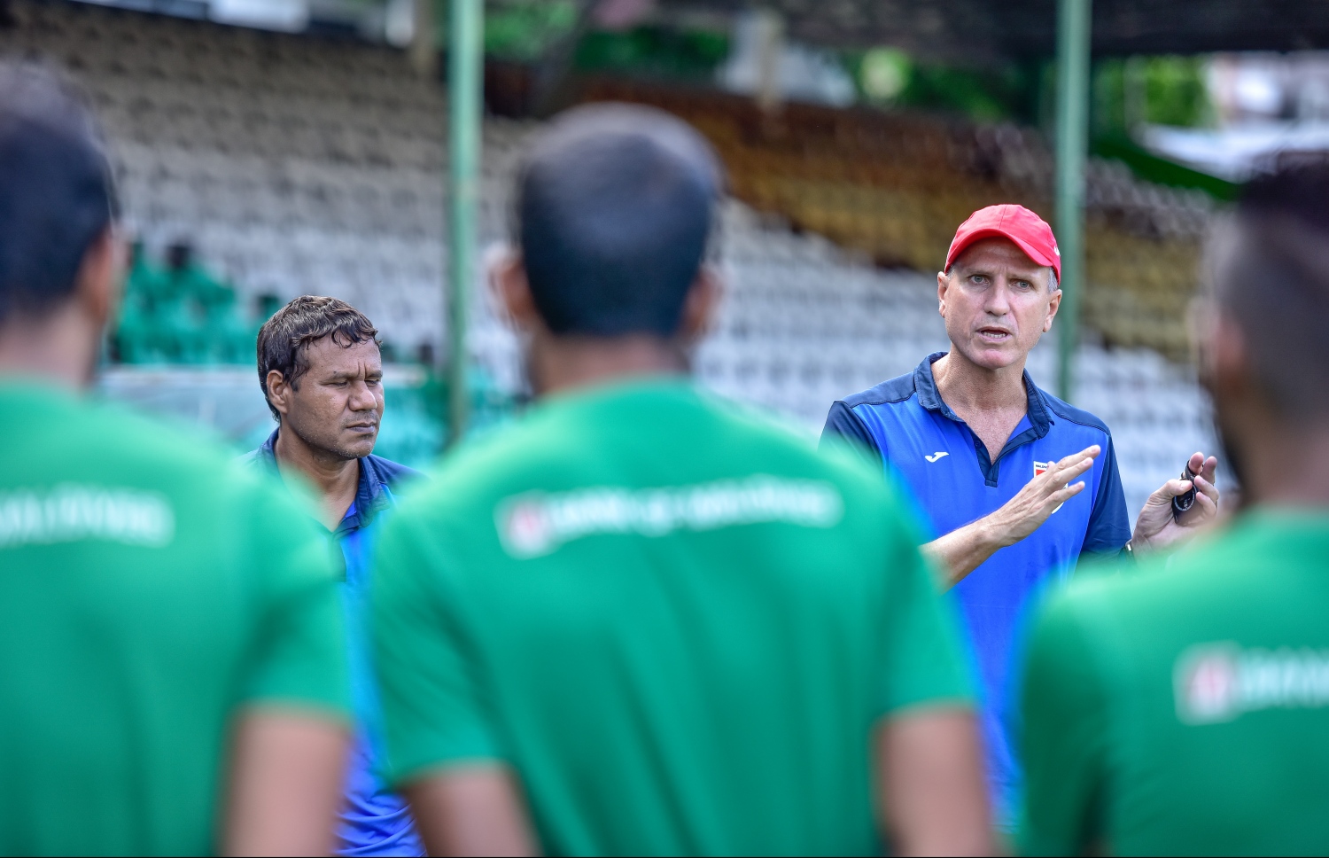 ގައުމީ ޓީމުގެ ފަރިތަކުރުންތަކުގެ ތެރެއިން ސްޓެވާޓް (ކ) ކުޅުންތެރިންނަށް ބުނެދެނީ: ފޮޓޯ: ނިޝާން އަލީ/މިހާރު