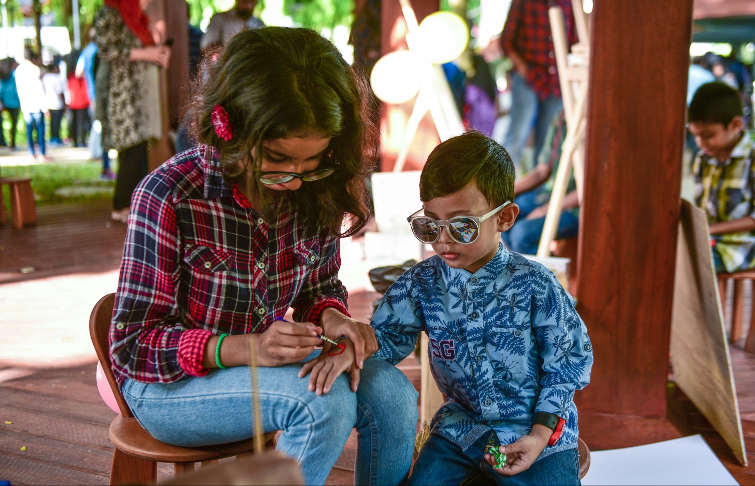 މާލެ: އޮގަސްޓް 25، 2017- ރަސްރަނި ބަގީޗާގައި ހުރި އާޓު ރޫމް: ސަލްޓަން ޕާކް ތަރައްގީކޮށް، ބޮޑެތި ބަދަލުތަކާ އެކު ހުޅުވި "ރަސްރަނި" ބަގީޗާ އާންމުންނަށް ހުޅުވާލުމާ އެކު މި ޕާކަށް ވަނީ ބޮޑު ތަރުހީބެއް ލިބިފައި.---މިހާރު ފޮޓޯ: ހުސައިން ވަހީދު