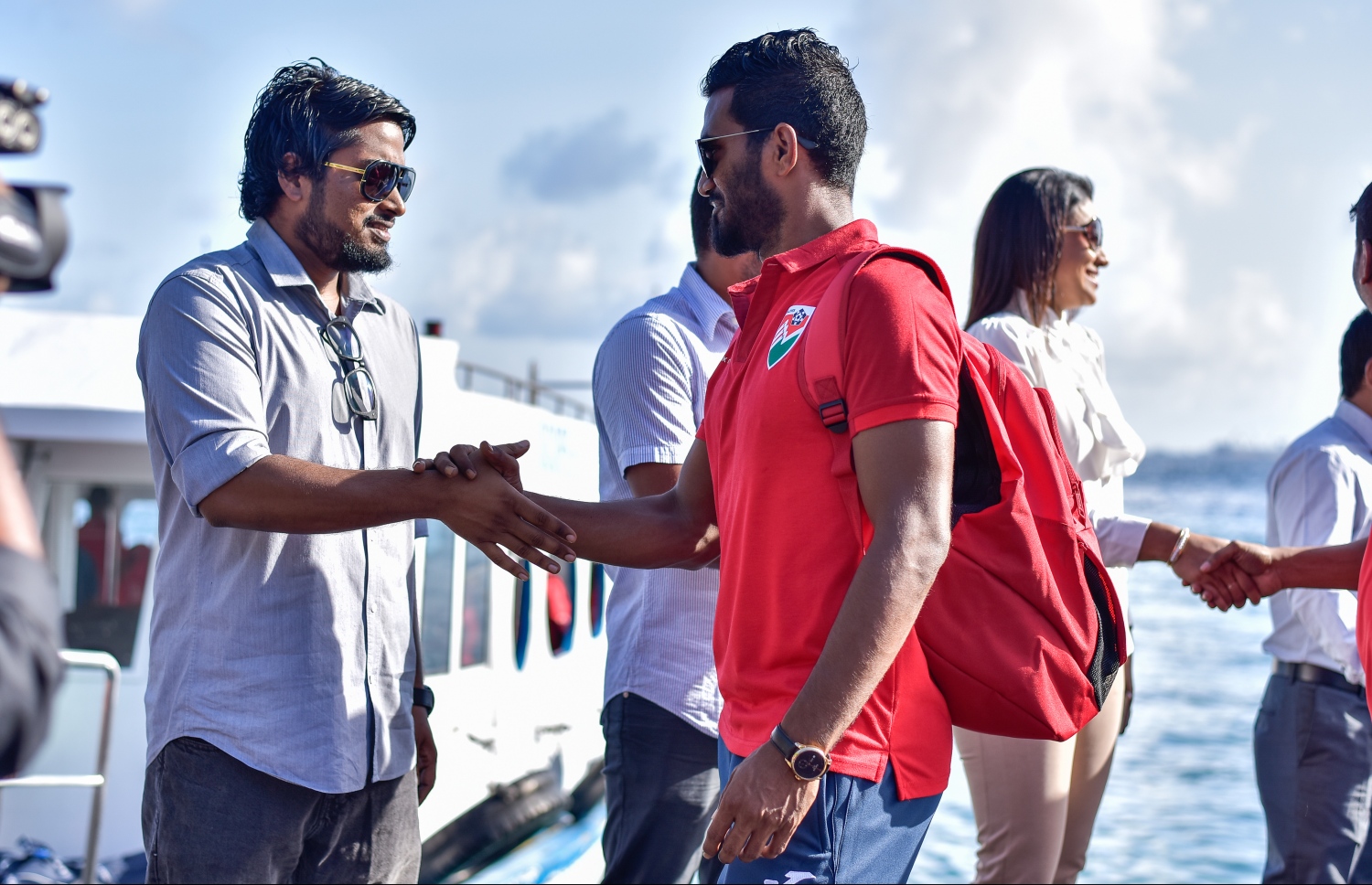 އެފްއޭއެމްގެ ރައީސް ބައްސާމް (ވ) އާއި ދަގަނޑޭ ސަލާމްކުރަނީ.- ފޮޓޯ: ނިޝާން އަލީ/ މިހާރު