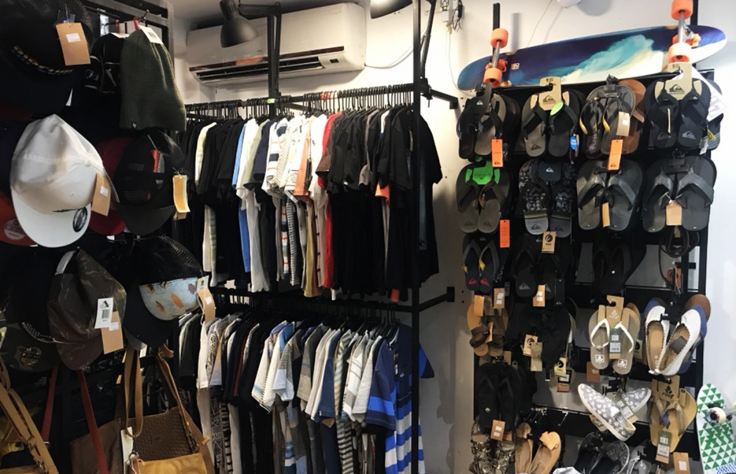 އިލާލާ ފިހާރައިގެ އެތެރެ.