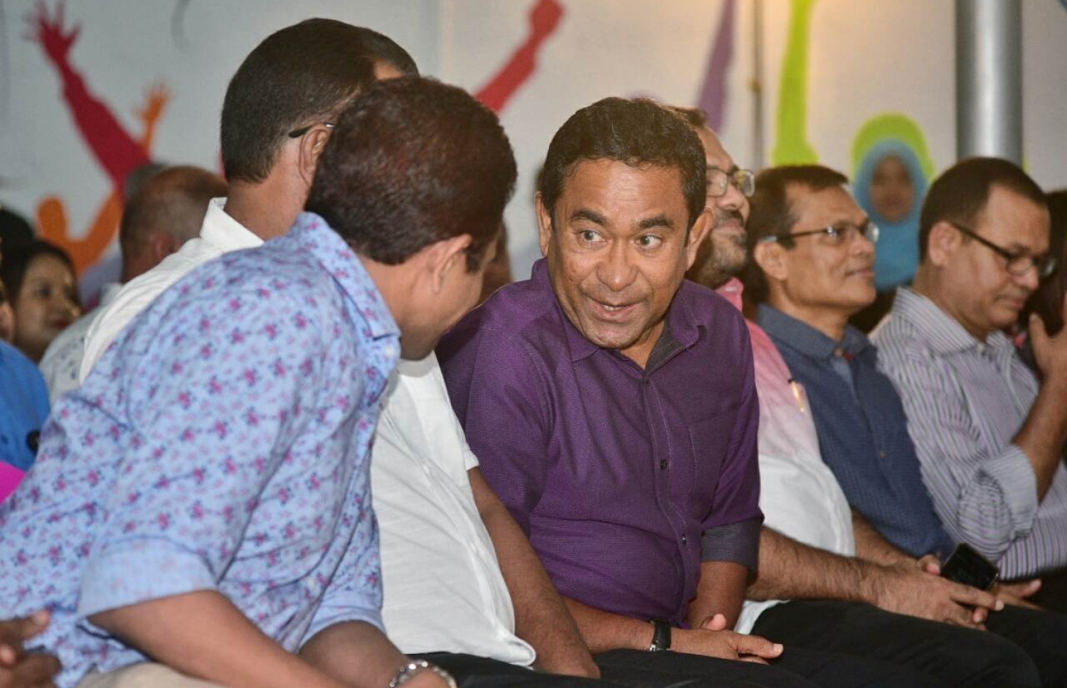 ޕީޕީއެމުން މިރޭ ބޭއްވި ޖަލްސާގައި ރައީސް ޔާމީން ބައިވެރިވެވަޑައިގަންނަވަނީ.---މިހާރު ފޮޓޯ: ހުސެއިން ވަހީދު