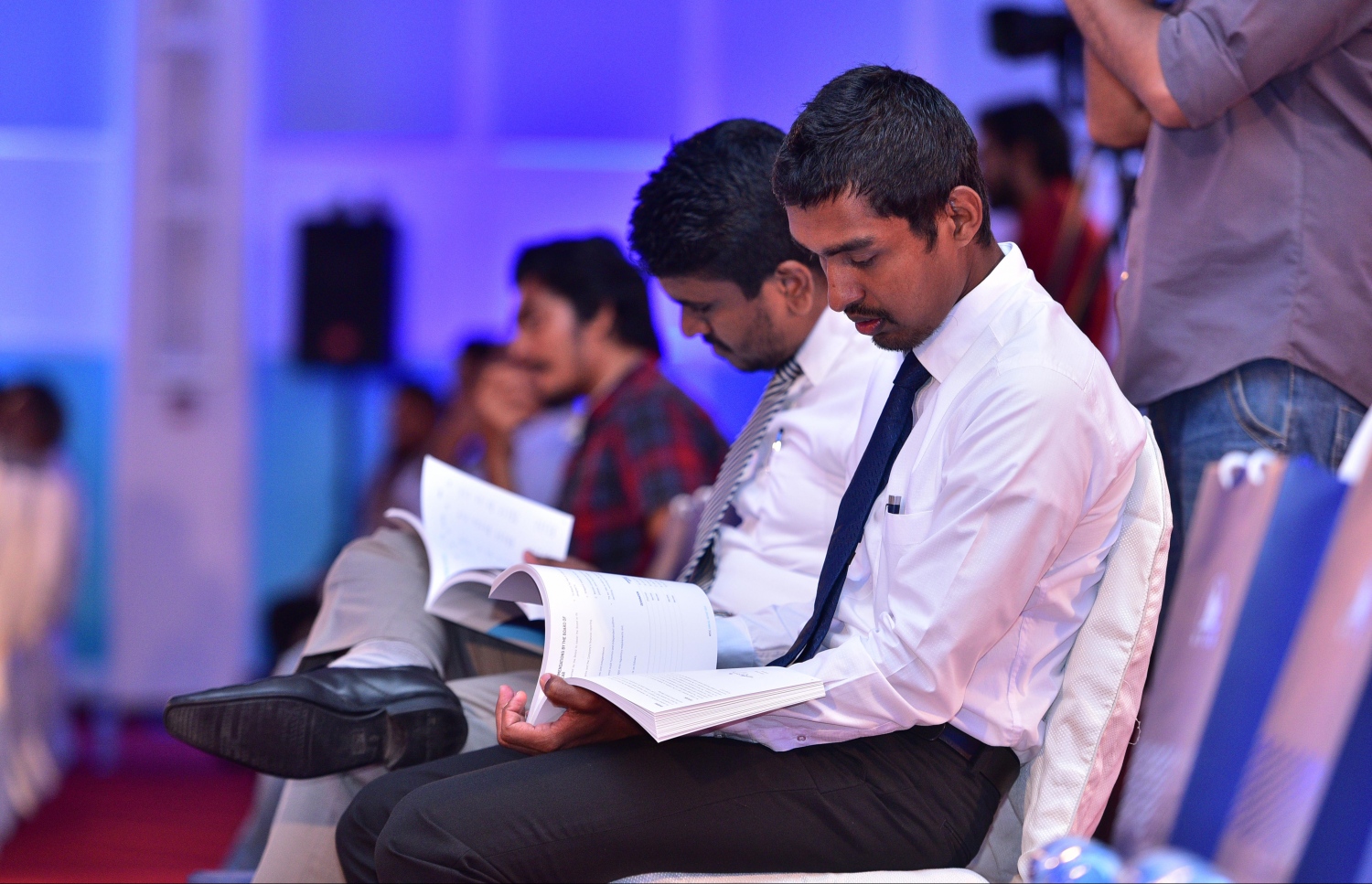 އެމްޓީސީސީން ރޭ ބޭއްވި އަހަރީ އާއްމު ޖަލްސާގައި އެ ކުންފުނީގެ ހިއްސާދާރުންނާއި މުވައްޒަފުން ބައިވެރިވަނީ. ފޮޓޯ: ހުސެއިން ވަހީދު /މިހާރު