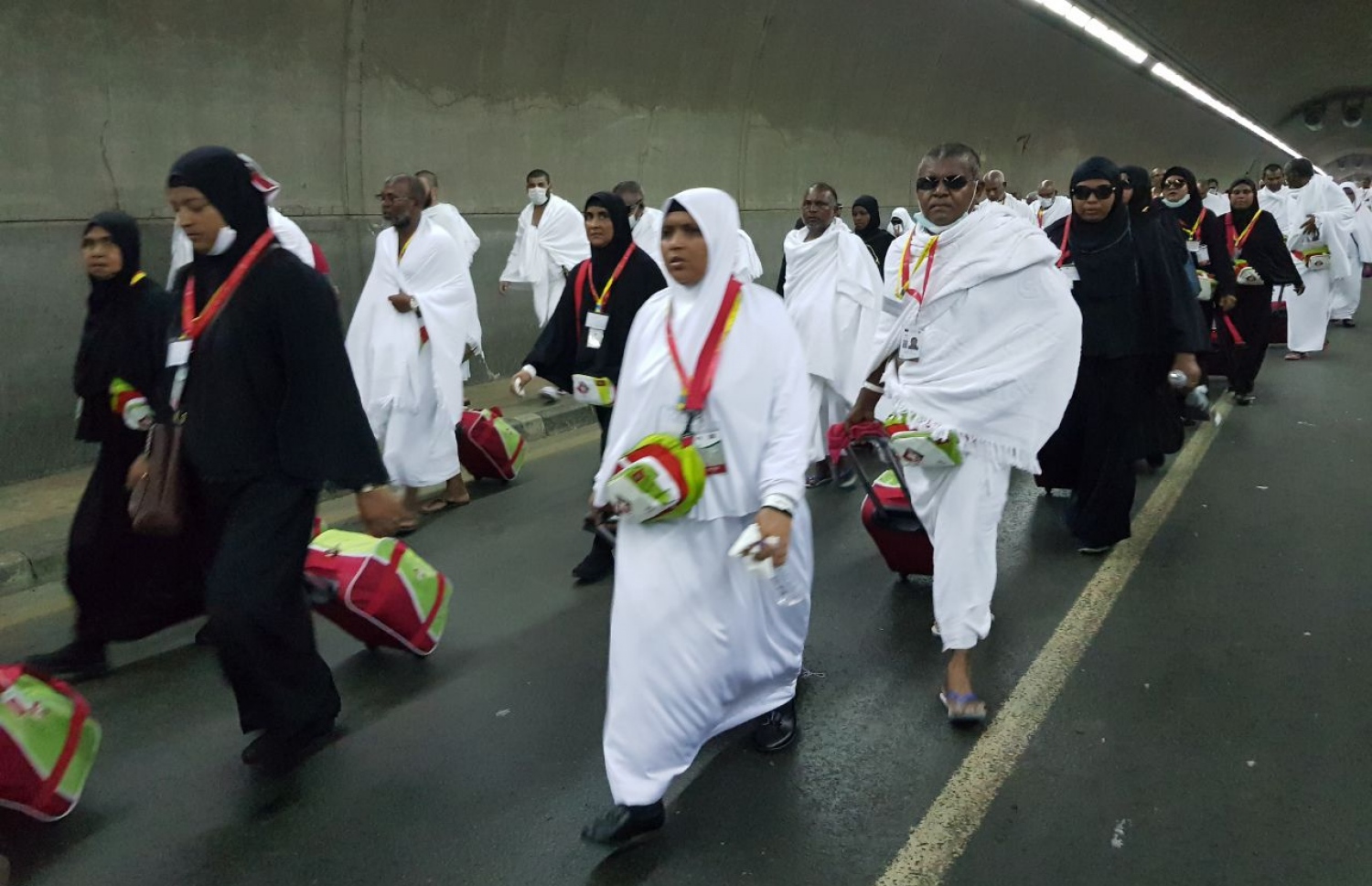 މިނާ: އޮގަސްޓް 30، 2017: ދިވެހި ހައްޖުވެރިން މިނާއަށް ދަނީ.--ފޮޓޯ: އަހުމަދު އަބްދުﷲ ސައީދު /މިހާރު