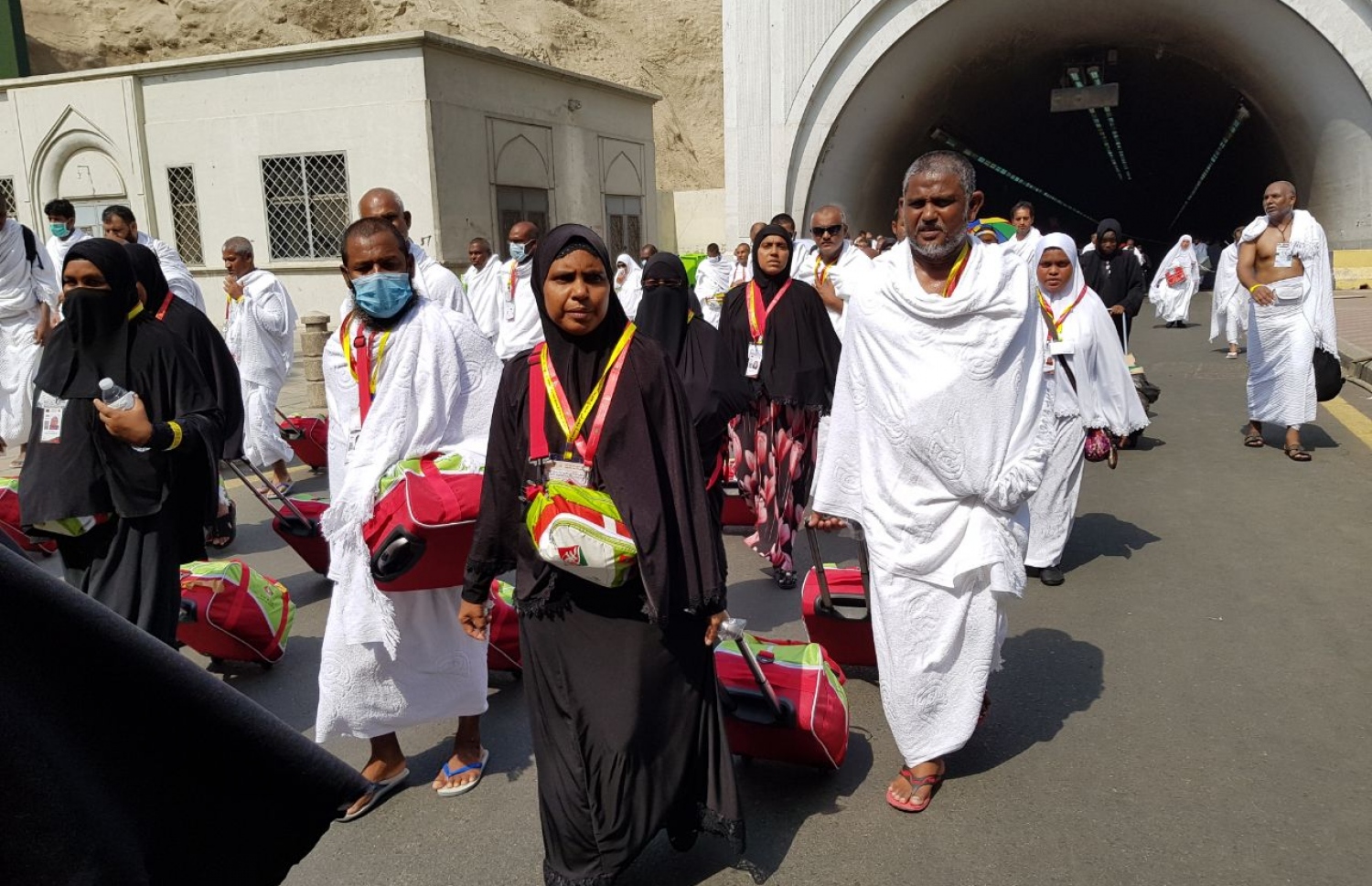 މިނާ: އޮގަސްޓް 30، 2017: ދިވެހި ހައްޖުވެރިން މިނާއަށް ދަނީ.--ފޮޓޯ: އަހުމަދު އަބްދުﷲ ސައީދު /މިހާރު