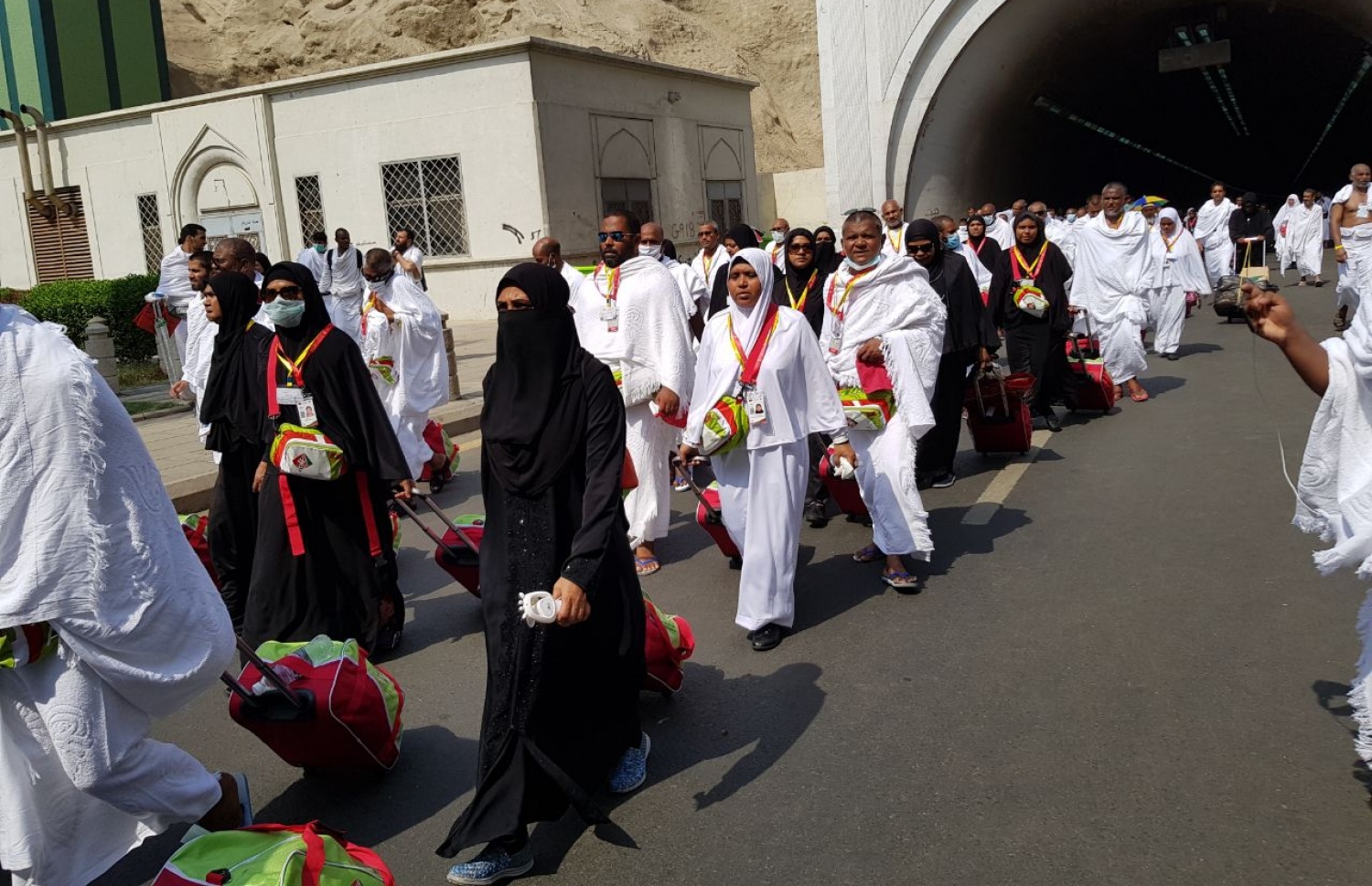 މިނާ: އޮގަސްޓް 30، 2017: ދިވެހި ހައްޖުވެރިން މިނާއަށް ދަނީ.--ފޮޓޯ: އަހުމަދު އަބްދުﷲ ސައީދު /މިހާރު