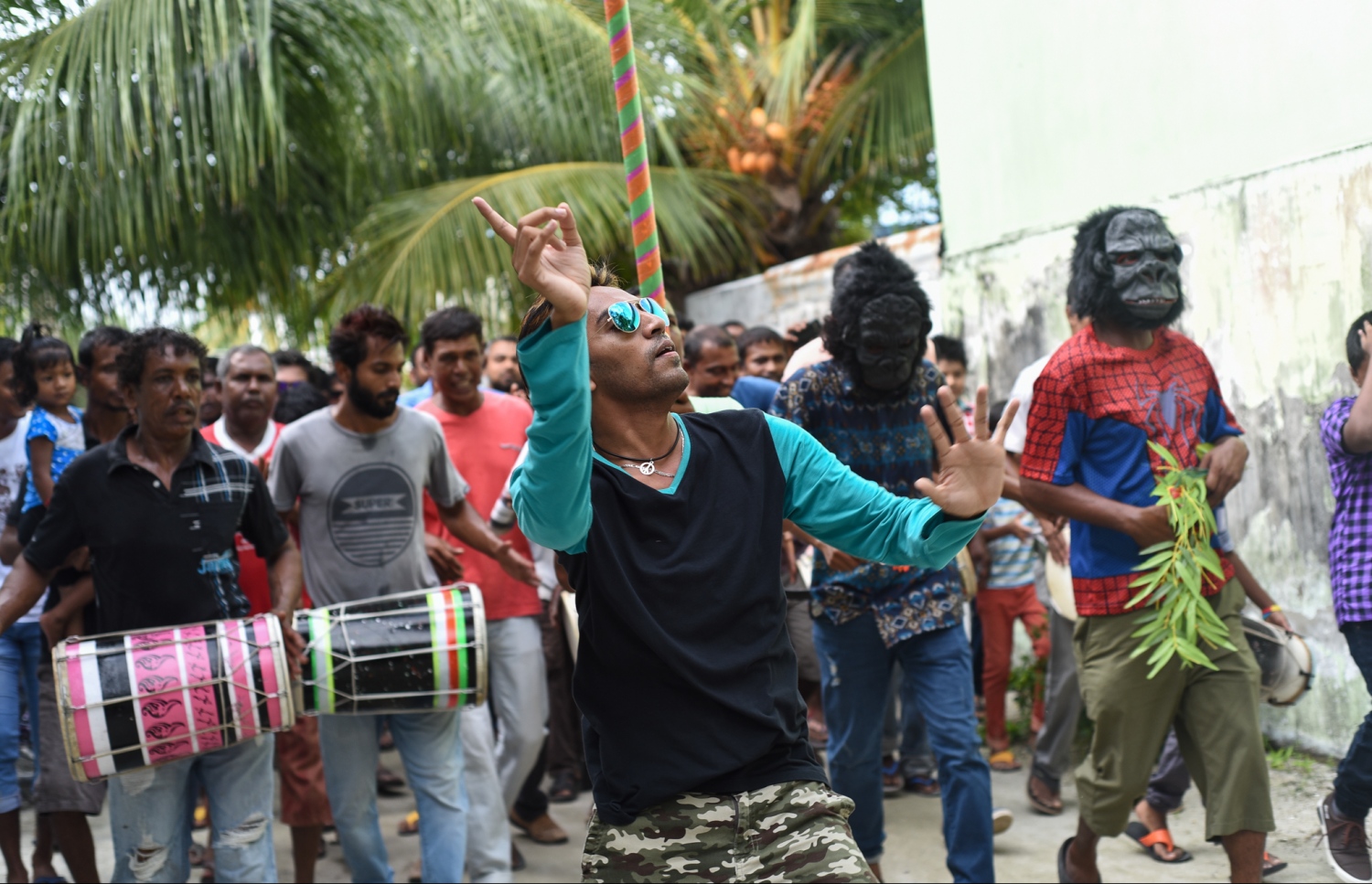 ށ. ފުނަދޫ: ސެޕްޓެމްބަރު 1، 2017- މި އަހަރުގެ އަޟްހާ އީދު ދުވަސް ފާހަގަކުރުމުގެ ގޮތުން ފުނަދޫގައި ބޭއްވި ސަގާފީ ކުޅިވަރުތަކުގެ ތެރެއިން ކޯޑި ނެގުން.---މިހާރު ފޮޓޯ: އަމާނީ އަބްދުﷲ