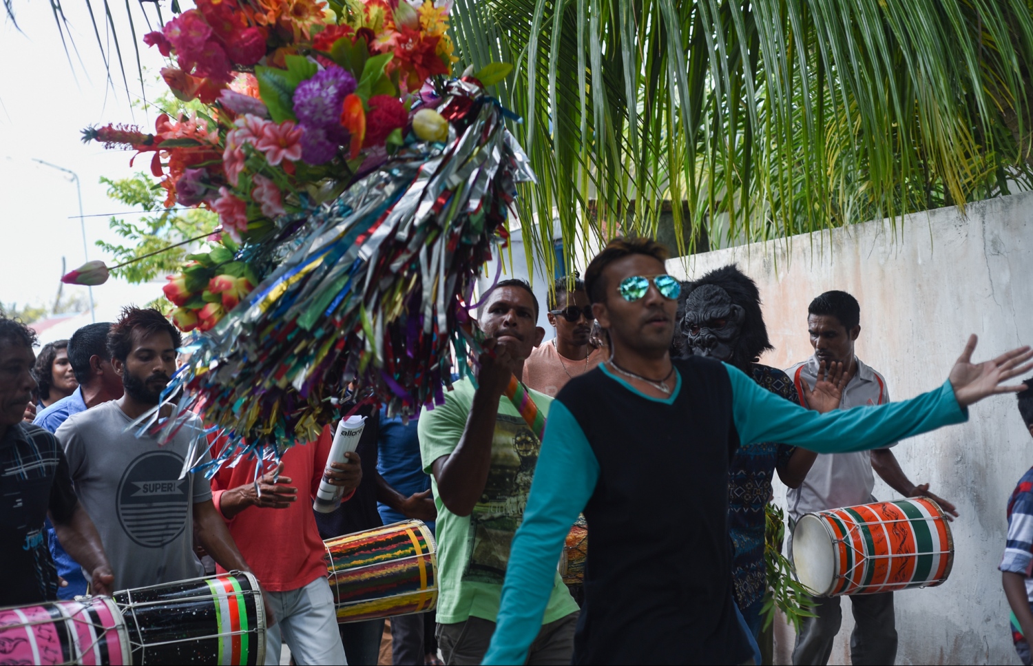 ށ. ފުނަދޫ: ސެޕްޓެމްބަރު 1، 2017- މި އަހަރުގެ އަޟްހާ އީދު ދުވަސް ފާހަގަކުރުމުގެ ގޮތުން ފުނަދޫގައި ބޭއްވި ސަގާފީ ކުޅިވަރުތަކުގެ ތެރެއިން ކޯޑި ނެގުން.---މިހާރު ފޮޓޯ: އަމާނީ އަބްދުﷲ