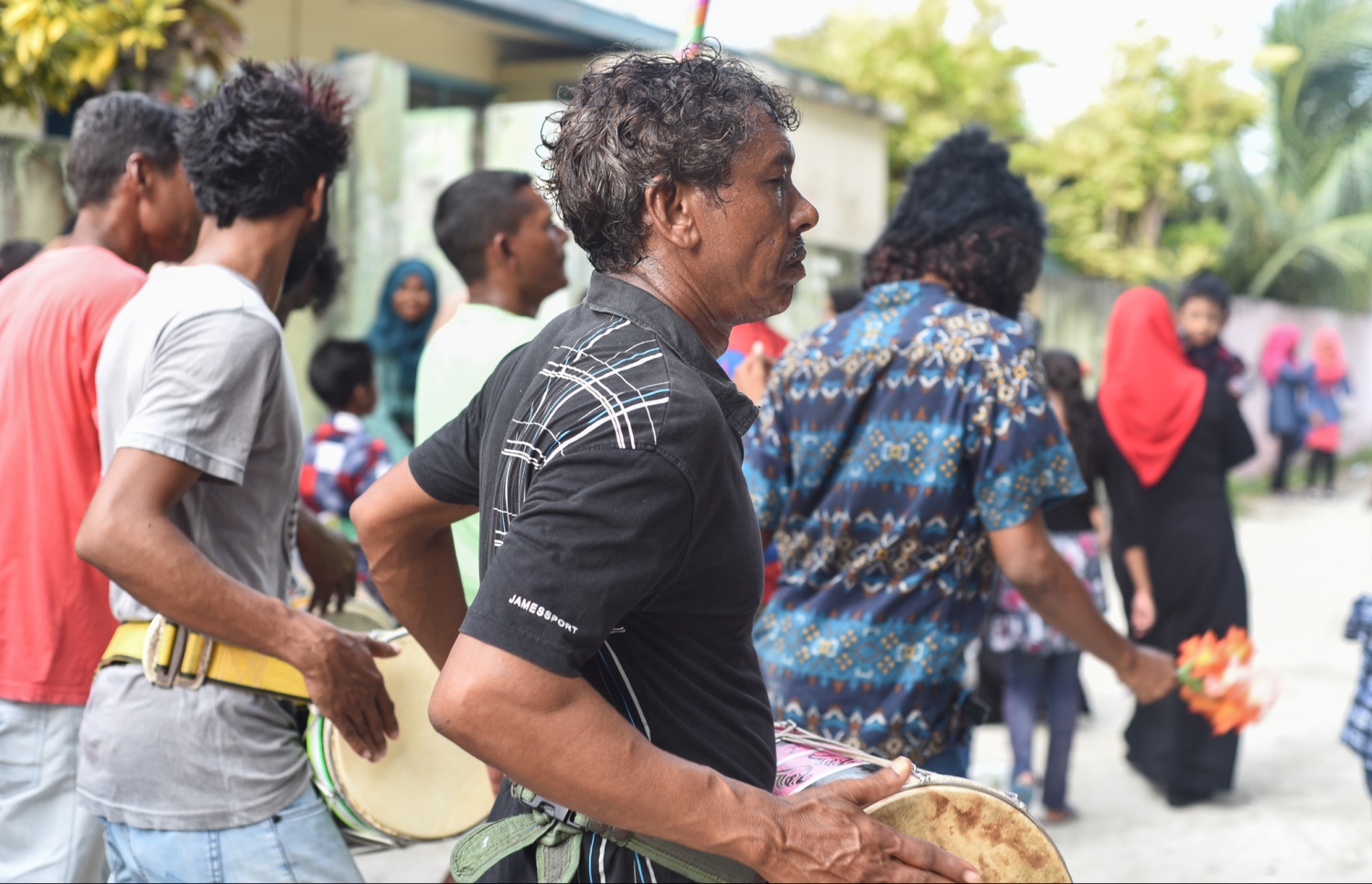 ށ. ފުނަދޫ: ސެޕްޓެމްބަރު 1، 2017- މި އަހަރުގެ އަޟްހާ އީދު ދުވަސް ފާހަގަކުރުމުގެ ގޮތުން ފުނަދޫގައި ބޭއްވި ސަގާފީ ކުޅިވަރުތަކުގެ ތެރެއިން ކޯޑި ނެގުން.---މިހާރު ފޮޓޯ: އަމާނީ އަބްދުﷲ