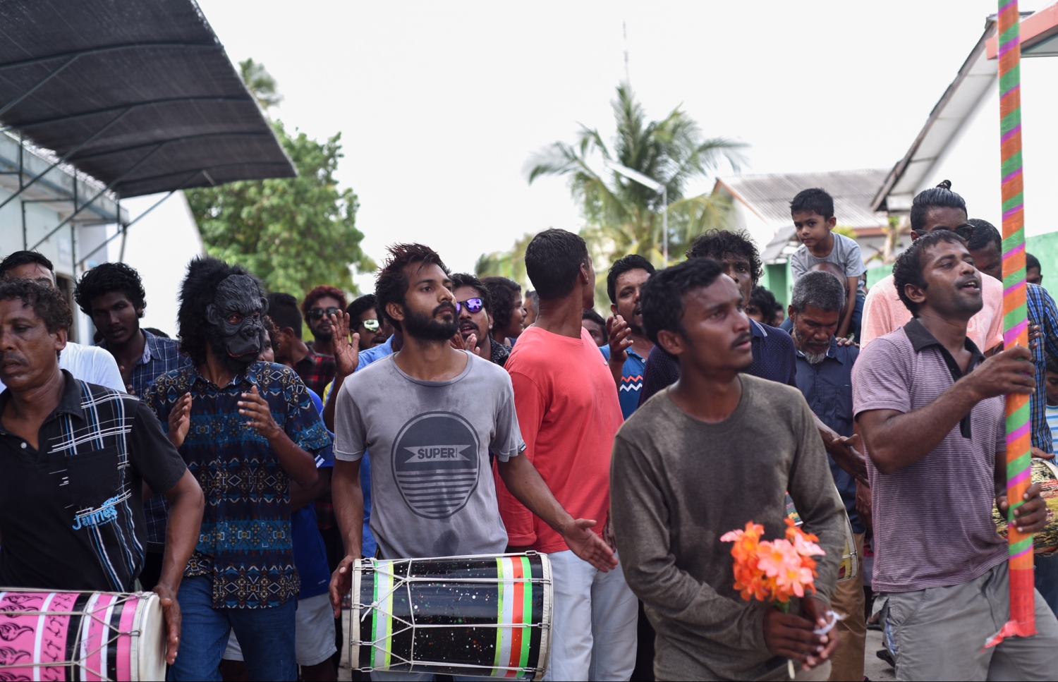 ށ. ފުނަދޫ: ސެޕްޓެމްބަރު 1، 2017- މި އަހަރުގެ އަޟްހާ އީދު ދުވަސް ފާހަގަކުރުމުގެ ގޮތުން ފުނަދޫގައި ބޭއްވި ސަގާފީ ކުޅިވަރުތަކުގެ ތެރެއިން ކޯޑި ނެގުން.---މިހާރު ފޮޓޯ: އަމާނީ އަބްދުﷲ