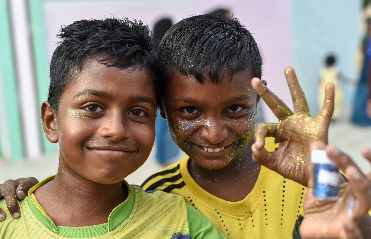 ށ. ފުނަދޫ: ސެޕްޓެމްބަރު 1، 2017- މި އަހަރުގެ އަޟްހާ އީދު ދުވަސް ފާހަގަކުރުމުގެ ގޮތުން ފުނަދޫގައި ބޭއްވި ސަގާފީ ކުޅިވަރުތަކުގެ ތެރެއިން ކޯޑި ނަގާތަން ބަލަން ދިޔަ ކުޑަދެކުއްޖަކު ފޮޓޯއަށް ތައްޔާރުވެގެން.---މިހާރު ފޮޓޯ: އަމާނީ އަބްދުﷲ