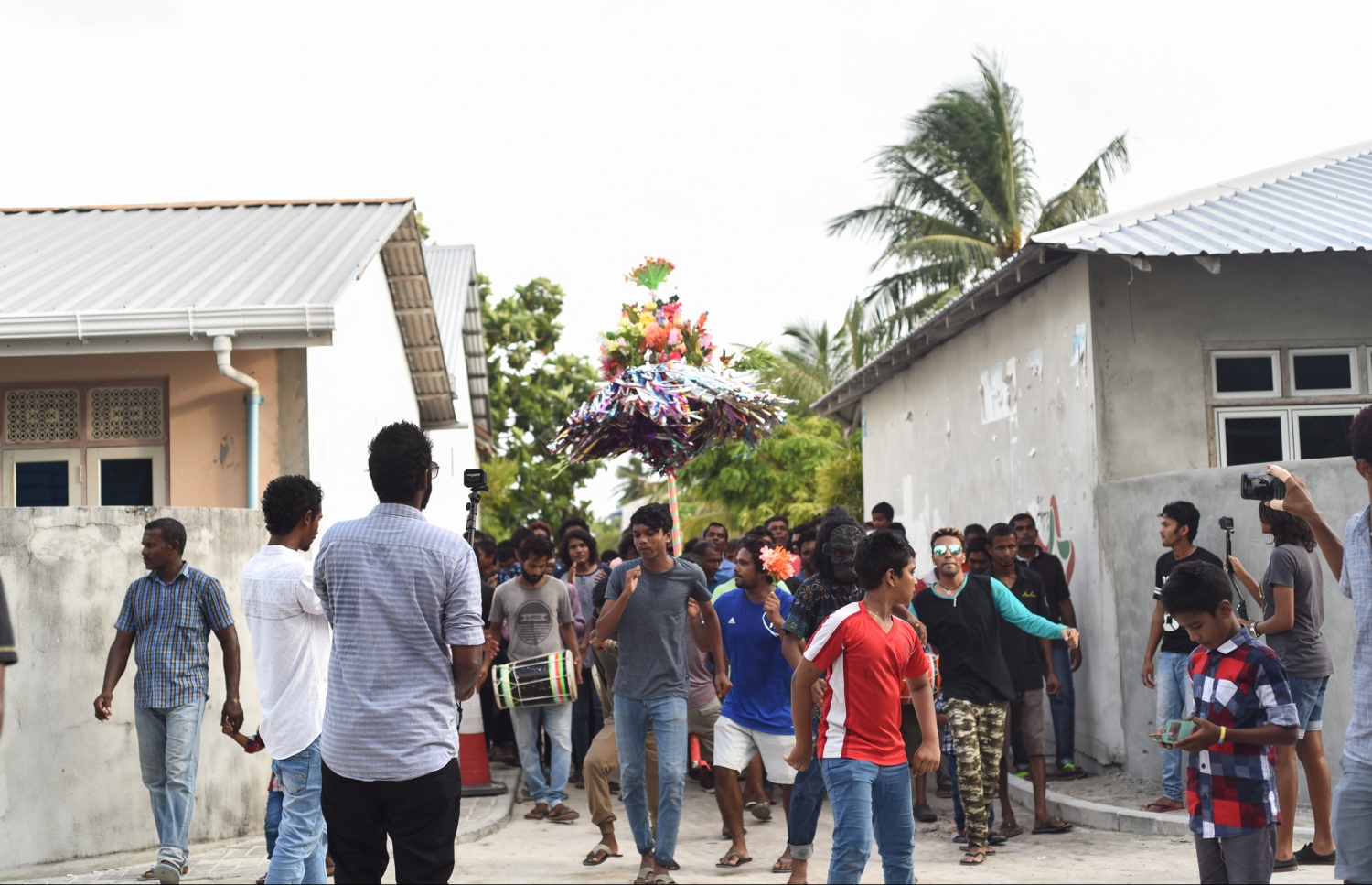 ށ.ފުނަދޫ: ސެޕްޓެމްބަރު 1، 2017- މި އަހަރުގެ އަޟްހާ އީދު ދުވަސް ފާހަގަކުރުމުގެ ގޮތުން ފުނަދޫގައި ބޭއްވި ސަގާފީ ކުޅިވަރުތަކުގެ ތެރެއިން ކޯޑި ނެގުން.---މިހާރު ފޮޓޯ: އަމާނީ އަބްދުﷲ