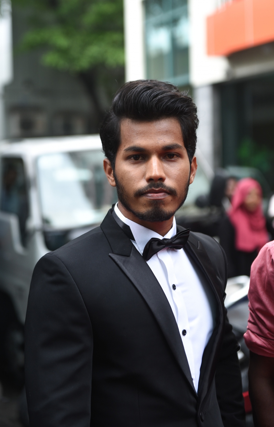 މާލެ، ސެޕްޓެމްބަރު 6، 2017 (ޝްވެކް ސިނަމާ): އަބްދުލްފައްތާހު ޑައިރެކްޓް ކޮށްފައިވާ ދިވެހި ފިލްމު "ހައްދު"ގެ ޕްރިމިއާގައި ފިލްމުގެ ބަތޮލު އަހުމަދު ޝިބާން.--- ފޮޓޯ: ހުސެއިން ވަހީދު/ މިހާރު