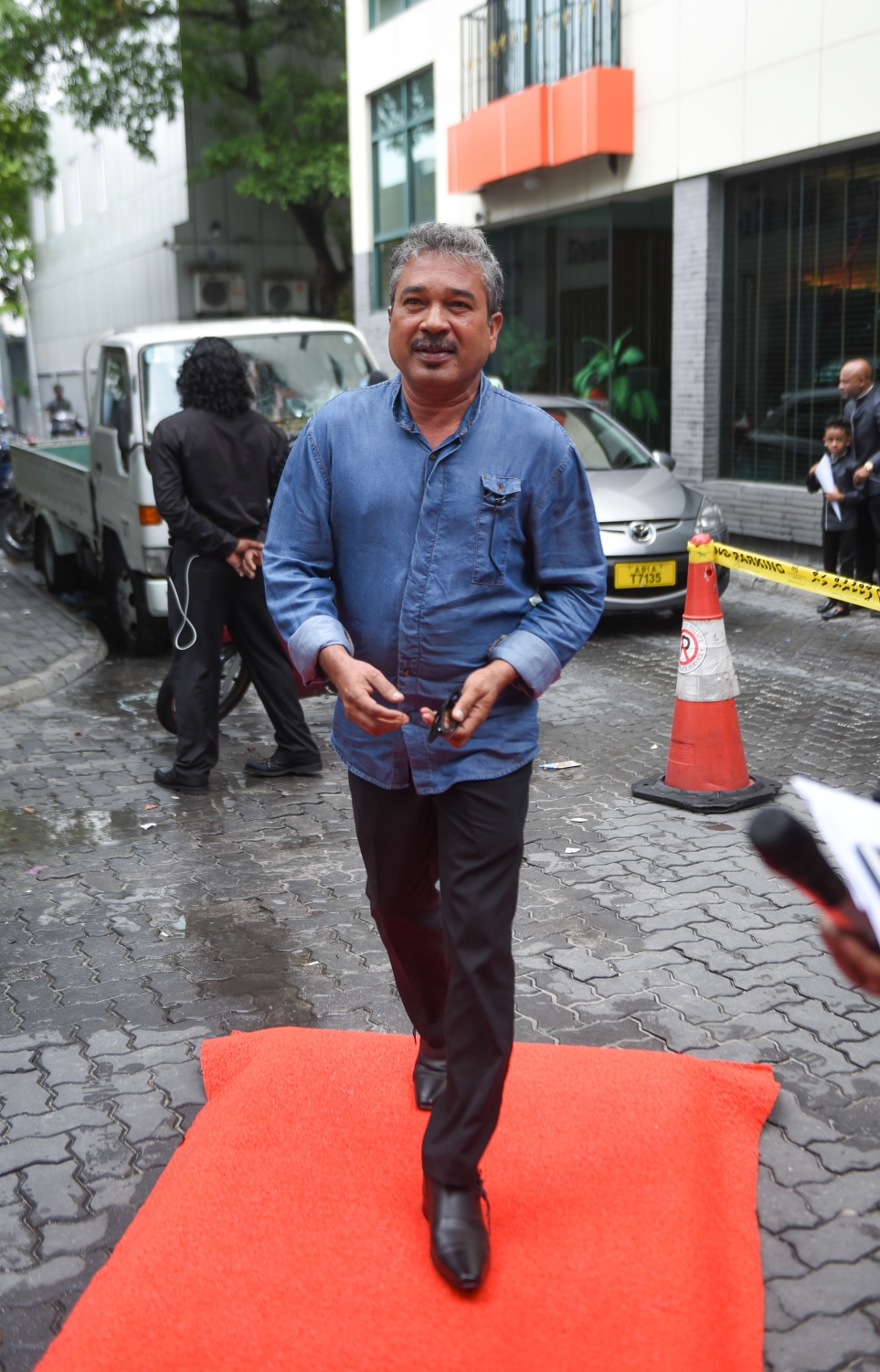 މާލެ، ސެޕްޓެމްބަރު 6، 2017 (ޝްވެކް ސިނަމާ): އަބްދުލްފައްތާހު ޑައިރެކްޓް ކޮށްފައިވާ ދިވެހި ފިލްމު "ހައްދު"ގެ ޕްރިމިއާގައި ބަތޮލު މުހަންމަދު ރަޝީދު (ދަރާ) .--- ފޮޓޯ: ހުސެއިން ވަހީދު/ މިހާރު