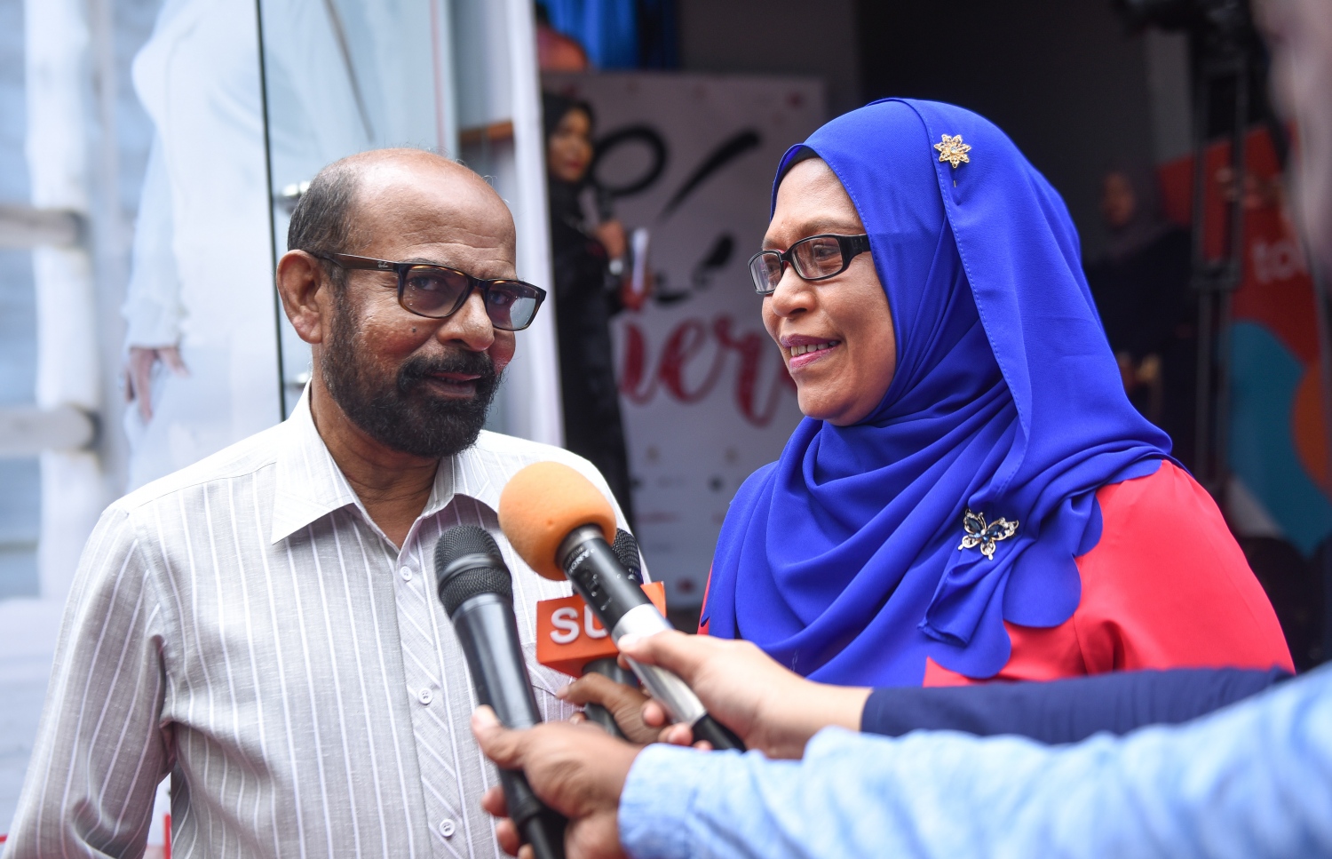 މަރިޔަމް ހަލީމް، ފިރިމީހާ އަދި އެކްޓަރު އަލީ ފާރޫގާ އެކު.