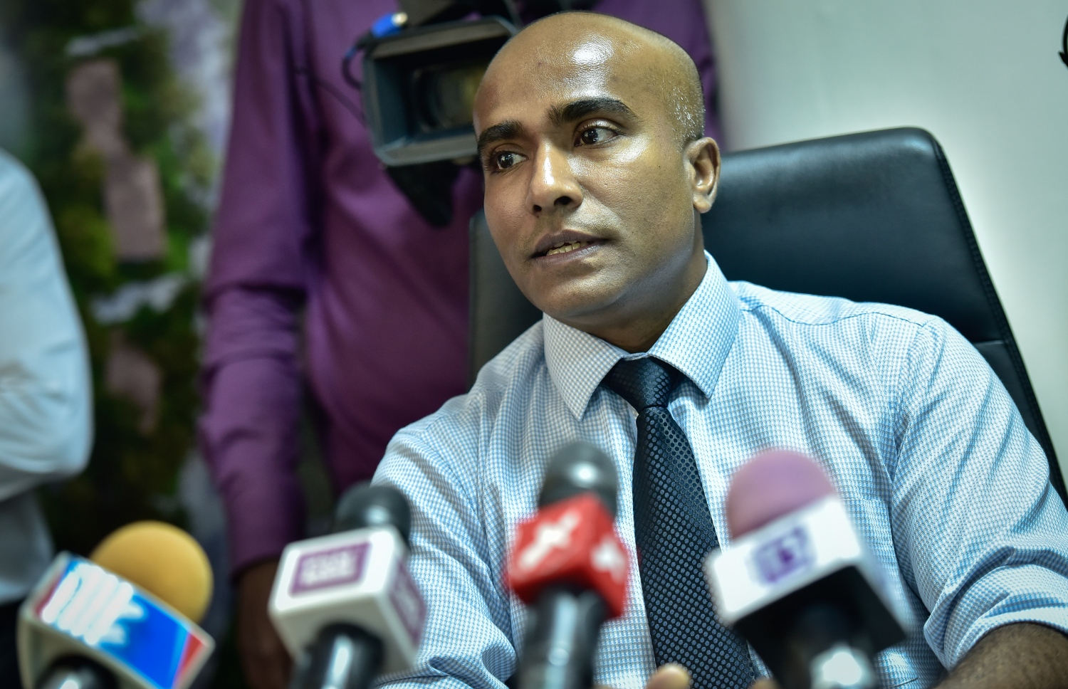 އެމްއައިޓީޑީސީގެ މެނޭޖިން ޑިރެކްޓަރު މުހައްމަދު ޝާހިދު މިދިޔަ ހަފުތާގައި ނޫސްވެރިންނާ ވާހަކަދައްކަވަނީ. ފޮޓޯ: ނިޝާން އަލީ /މިހާރު