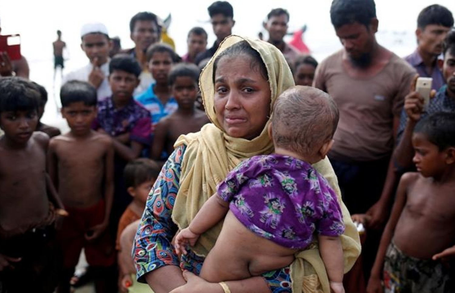 މިއަންމާގެ ރަކީންގައި ވޭތުވެދިޔަ ދެ ހަފުތާ ތެރޭ ހިންގި ހަމަނުޖެހުންތަކުގައި 164،000 މުސްލިމު ރެފިއުޖީން ވަނީ ބަންގްލަދޭޝް އަށް އެތެރެވެފައި. --ފޮޓޯ:ރޮއިޓާސް