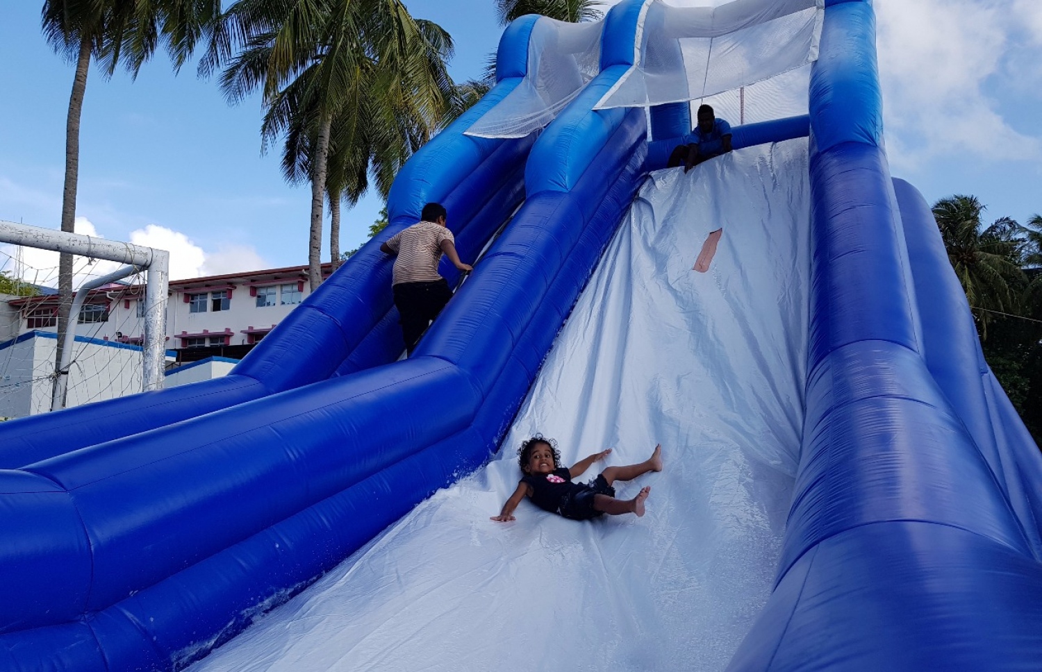 ވިލިމާލެ: ސެޕްޓެމްބަރު 9، 2017- ޕީސް ފައުންޑޭޝަނުން އިންތިޒާމުކޮށްގެން ވިލިމާލޭ ބޯޅަދަނޑުގައި ބޭއްވި "ޕެބްްލްސް" އާއިލީ ހަވީރުގެ ތެރެއިން.--- ފޮޓޯ: އަހުމަދު އަބްދުﷲ ސައީދު/ މިހާރު