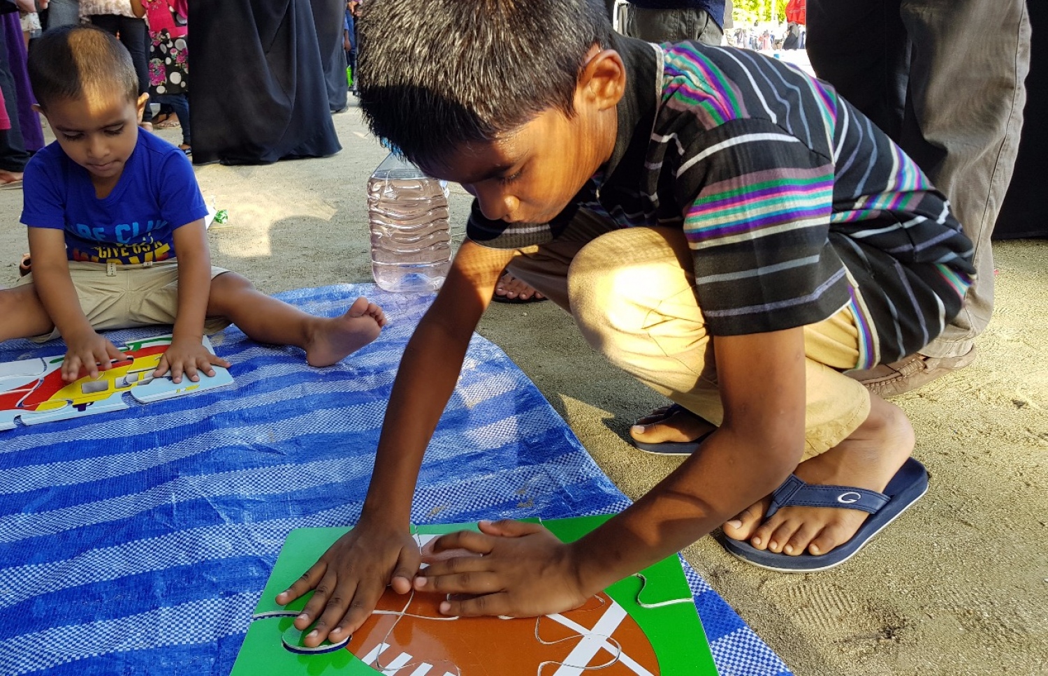 ވިލިމާލެ: ސެޕްޓެމްބަރު 9، 2017- ޕީސް ފައުންޑޭޝަނުން އިންތިޒާމުކޮށްގެން ވިލިމާލޭ ބޯޅަދަނޑުގައި ބޭއްވި "ޕެބްްލްސް" އާއިލީ ހަވީރުގެ ތެރެއިން.--- ފޮޓޯ: އަހުމަދު އަބްދުﷲ ސައީދު/ މިހާރު