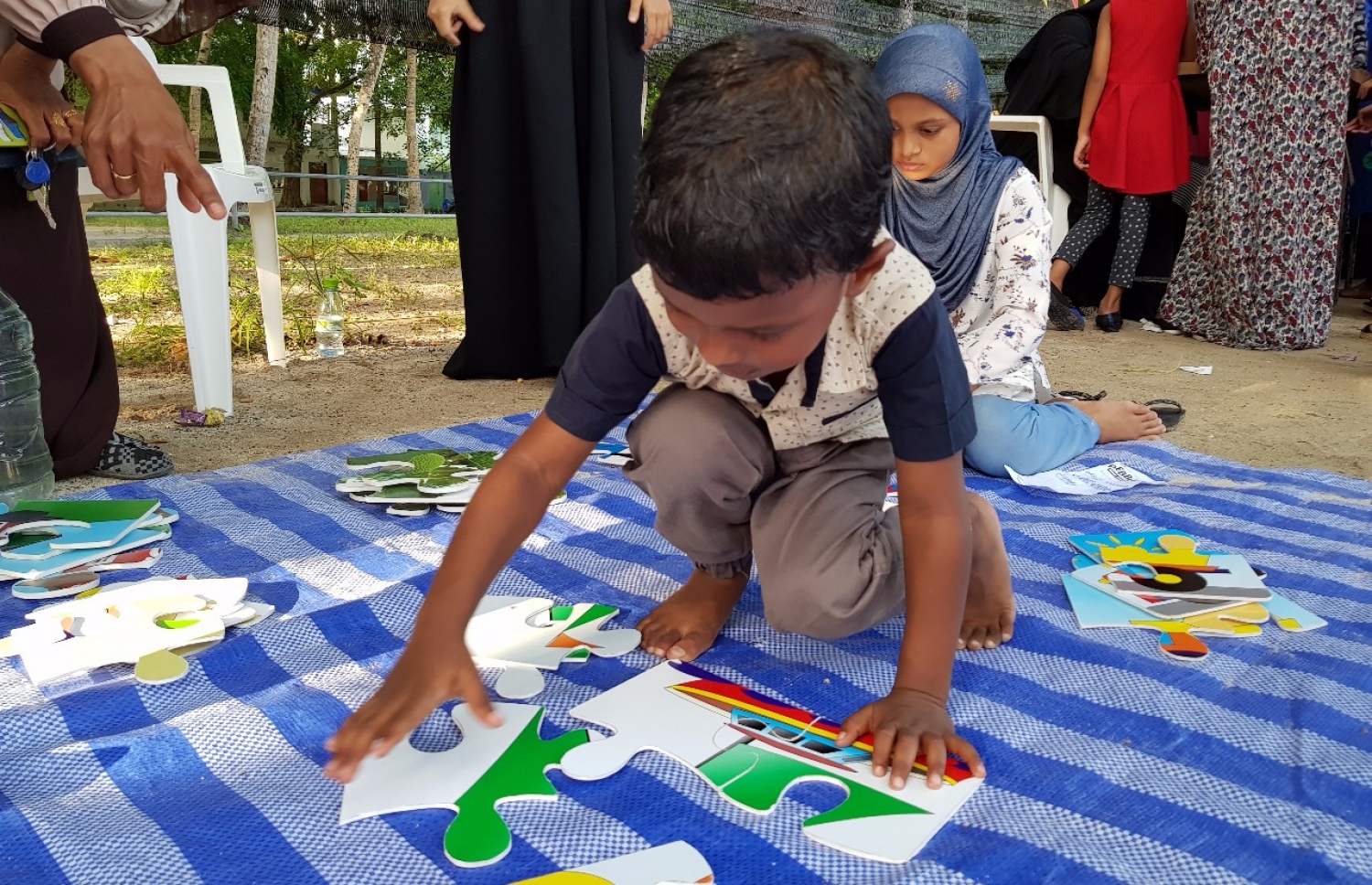 ވިލިމާލެ: ސެޕްޓެމްބަރު 9، 2017- ޕީސް ފައުންޑޭޝަނުން އިންތިޒާމުކޮށްގެން ވިލިމާލޭ ބޯޅަދަނޑުގައި ބޭއްވި "ޕެބްްލްސް" އާއިލީ ހަވީރުގެ ތެރެއިން.--- ފޮޓޯ: އަހުމަދު އަބްދުﷲ ސައީދު/ މިހާރު