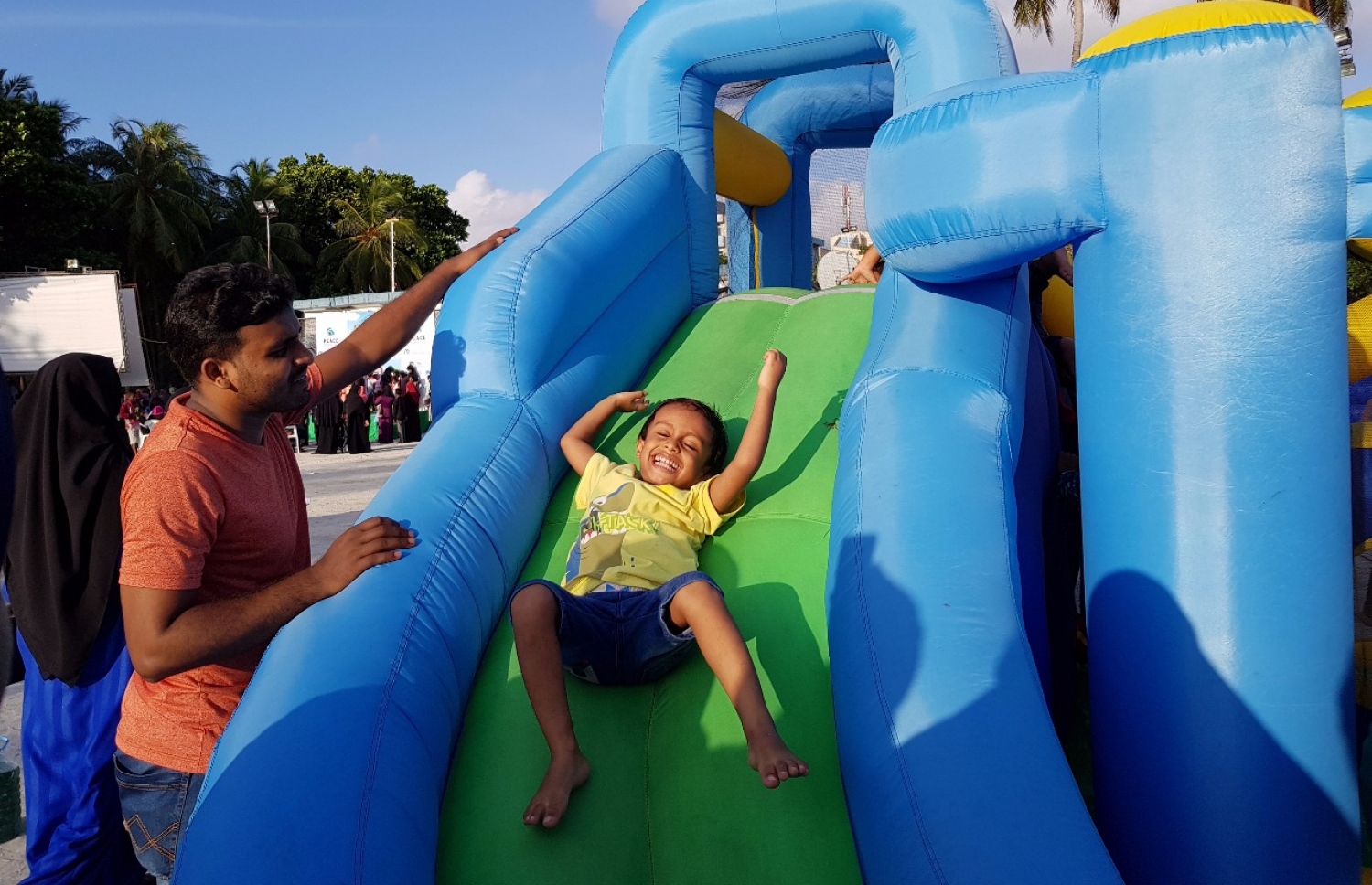 ވިލިމާލެ: ސެޕްޓެމްބަރު 9، 2017- ޕީސް ފައުންޑޭޝަނުން އިންތިޒާމުކޮށްގެން ވިލިމާލޭ ބޯޅަދަނޑުގައި ބޭއްވި "ޕެބްްލްސް" އާއިލީ ހަވީރުގެ ތެރެއިން.--- ފޮޓޯ: އަހުމަދު އަބްދުﷲ ސައީދު/ މިހާރު