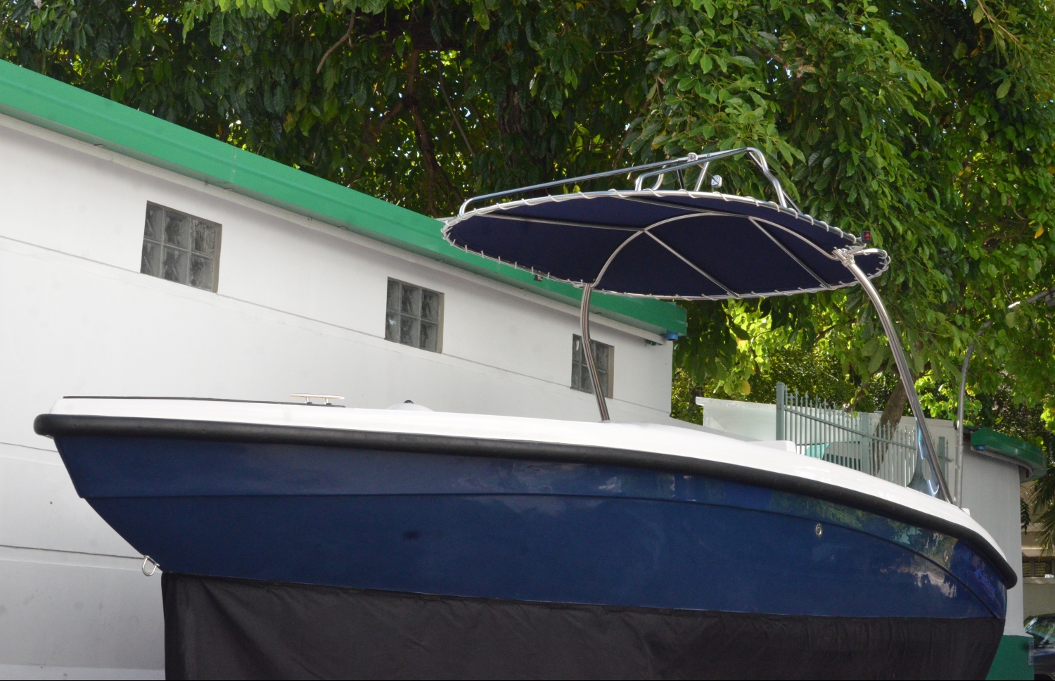 އަލް ޝާލީ މެރިން އިން އަލަށް ތައާރަފް ކުރި "ކެނަރީ 21" މެރިން އެކްސްޕޯގައި ދައްކާލަނީ.-- ފޮޓޯ: މިހާރު