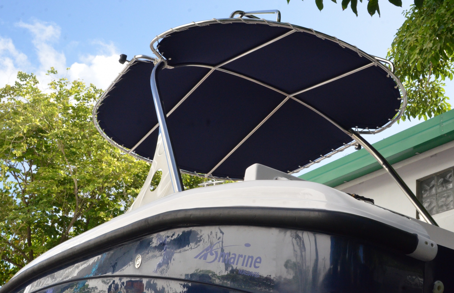 އަލް ޝާލީ މެރިން އިން އަލަށް ތައާރަފް ކުރި "ކެނަރީ 21" މެރިން އެކްސްޕޯގައި ދައްކާލަނީ.-- ފޮޓޯ: މިހާރު