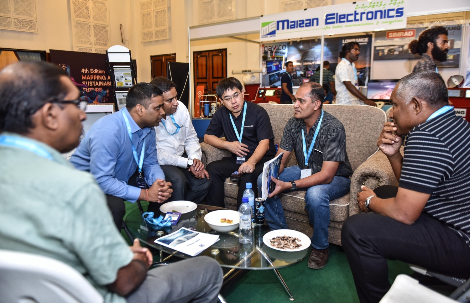 އެކްސްޕޯ އަށް ގިނައިން ޒިޔާރަތް ކުރަނީ ކަމާގުޅުންހުރި ފަރާތްތައް ކަމަށް ސްޓޯލްތަކުން ބުނޭ.-- ފޮޓޯ: މިހާރު/ހުސައިން ވަހީދު