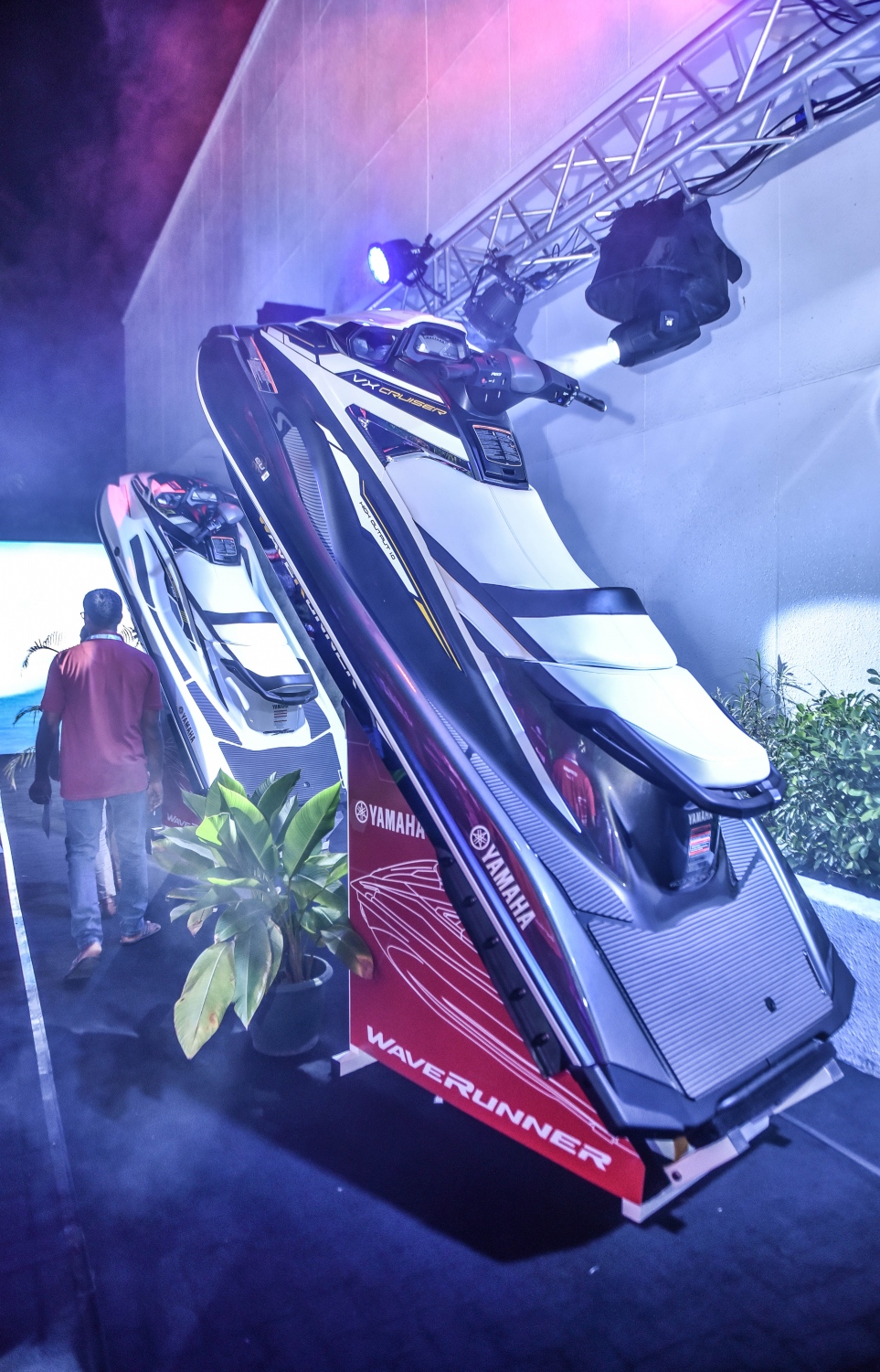 އެލިޔާގެ ސްޓޯލްގައި ޑިސްޕްލޭ ކުރާ ޖެޓްސްކީ.-- ފޮޓޯ: މިހާރު/ހުސައިން ވަހީދު