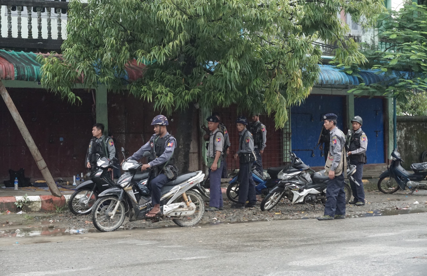 މިއަންމާ ސިފައިން ރަކީން ސްޓޭޓުގައި ހަރަކާތްތެރި ވަނީ. --ފޮޓޯ:އޭއެފްޕީ